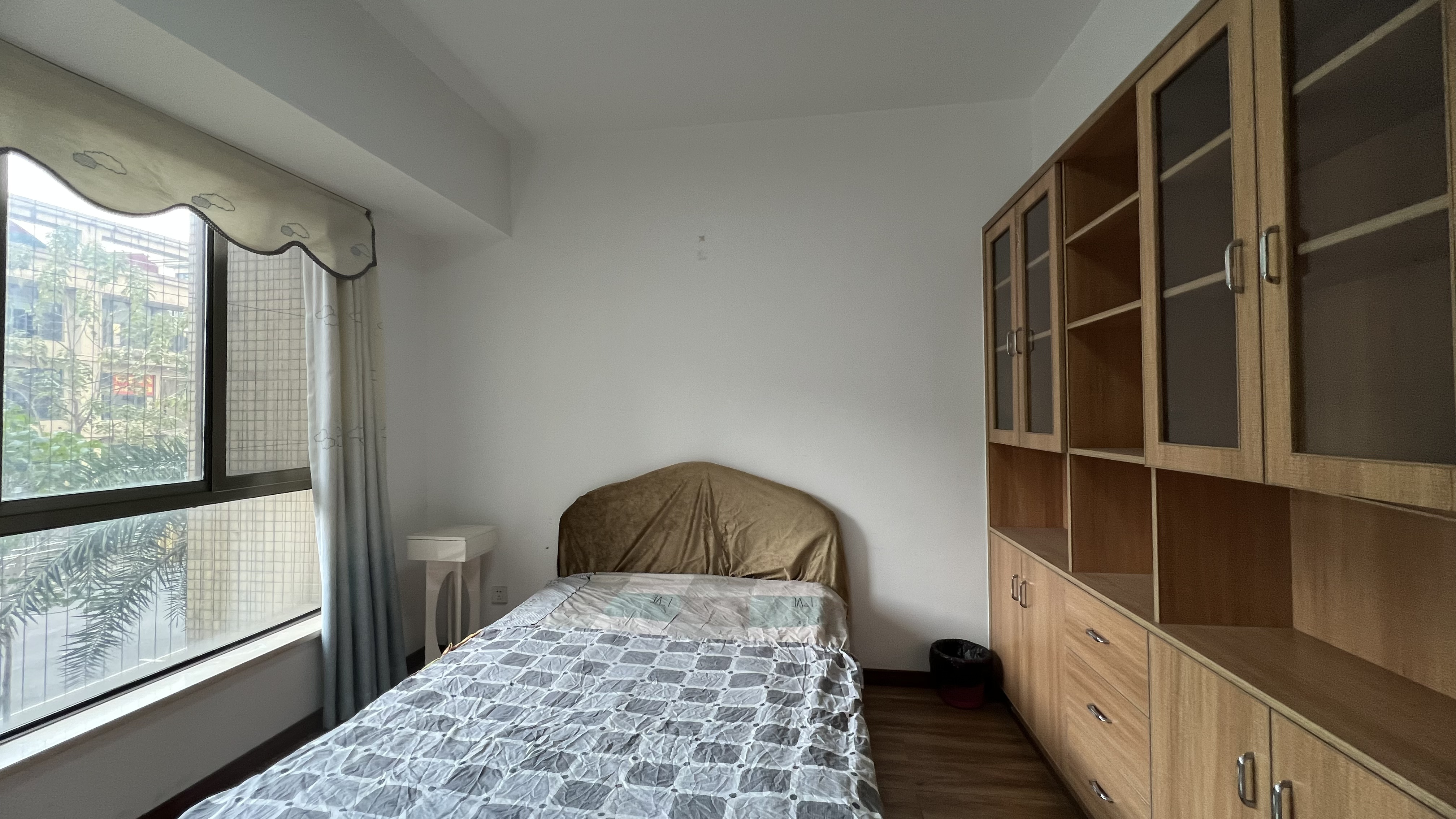 奥园广场  4室2厅2卫    93.8万 奥园广场  4室2厅2卫    93.8万室内图