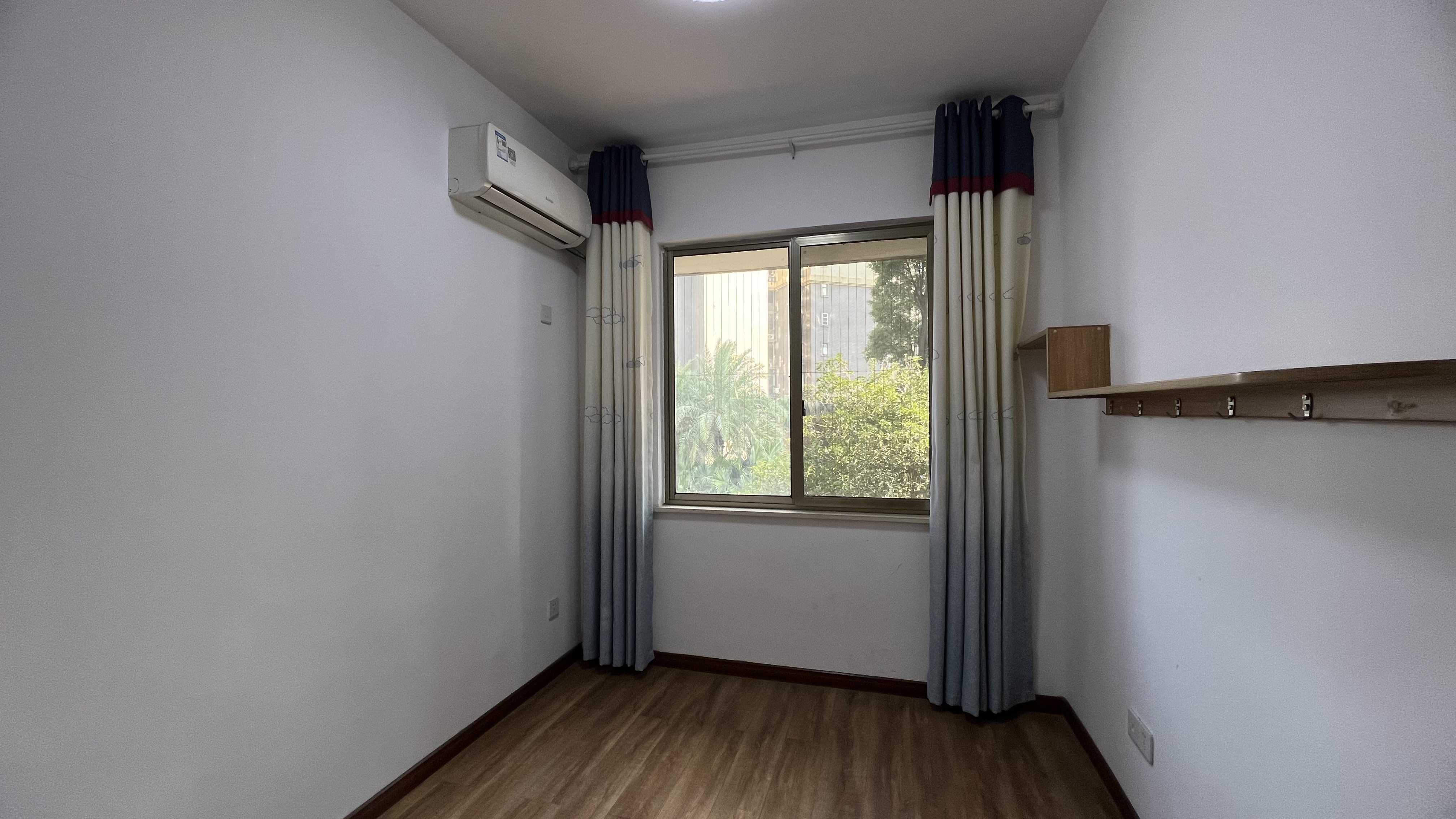 奥园广场  4室2厅2卫    93.8万 奥园广场  4室2厅2卫    93.8万室内图