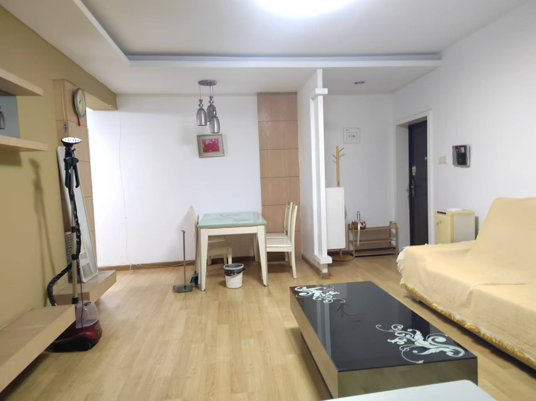 标志浪漫满屋（枫景公寓）  2室2厅1卫   1900.00元/月室内图