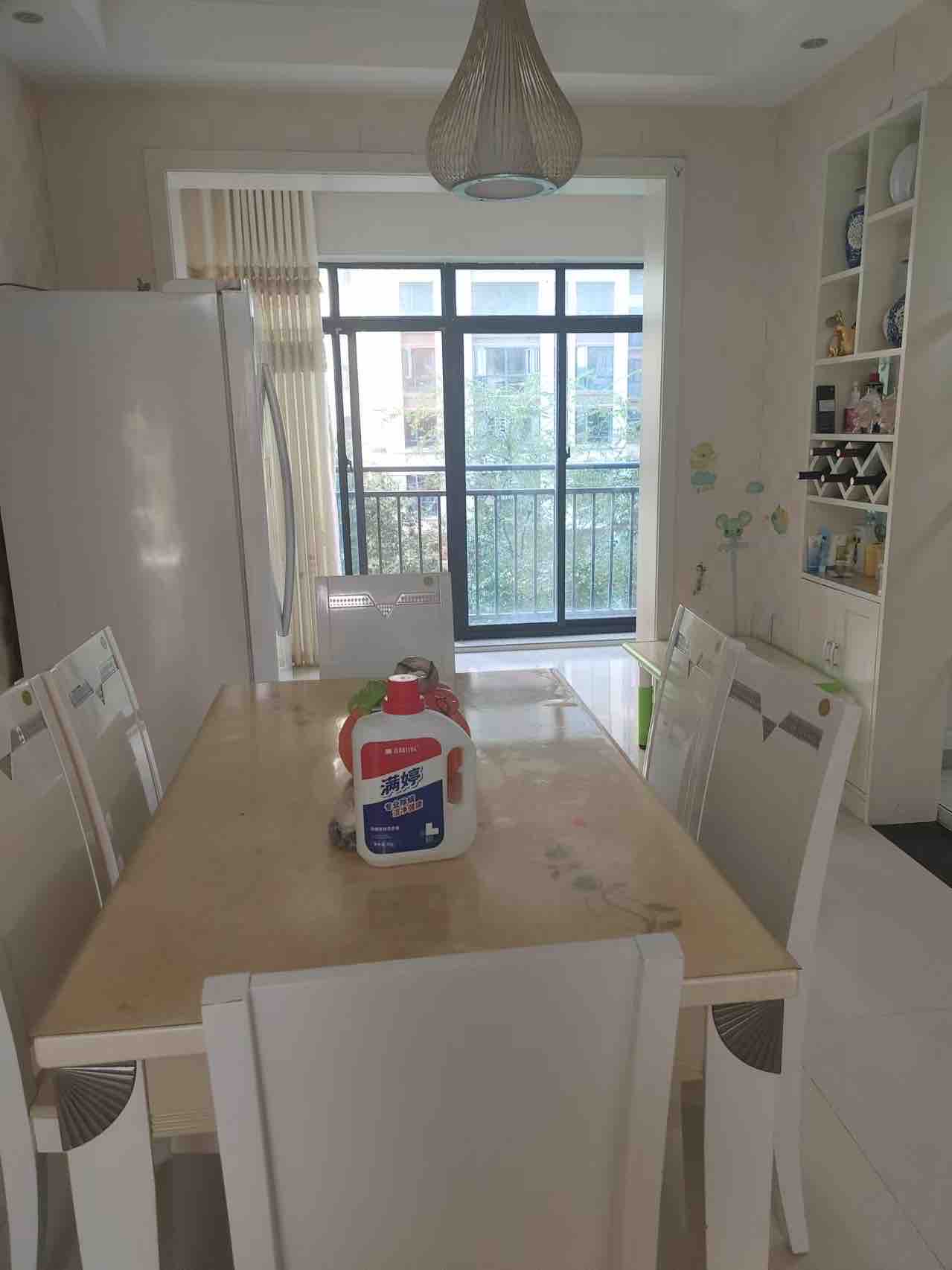 檀香山 4室2厅2卫 2000.0元/月 檀香山 4室2厅2卫 2000.0元/月室内图