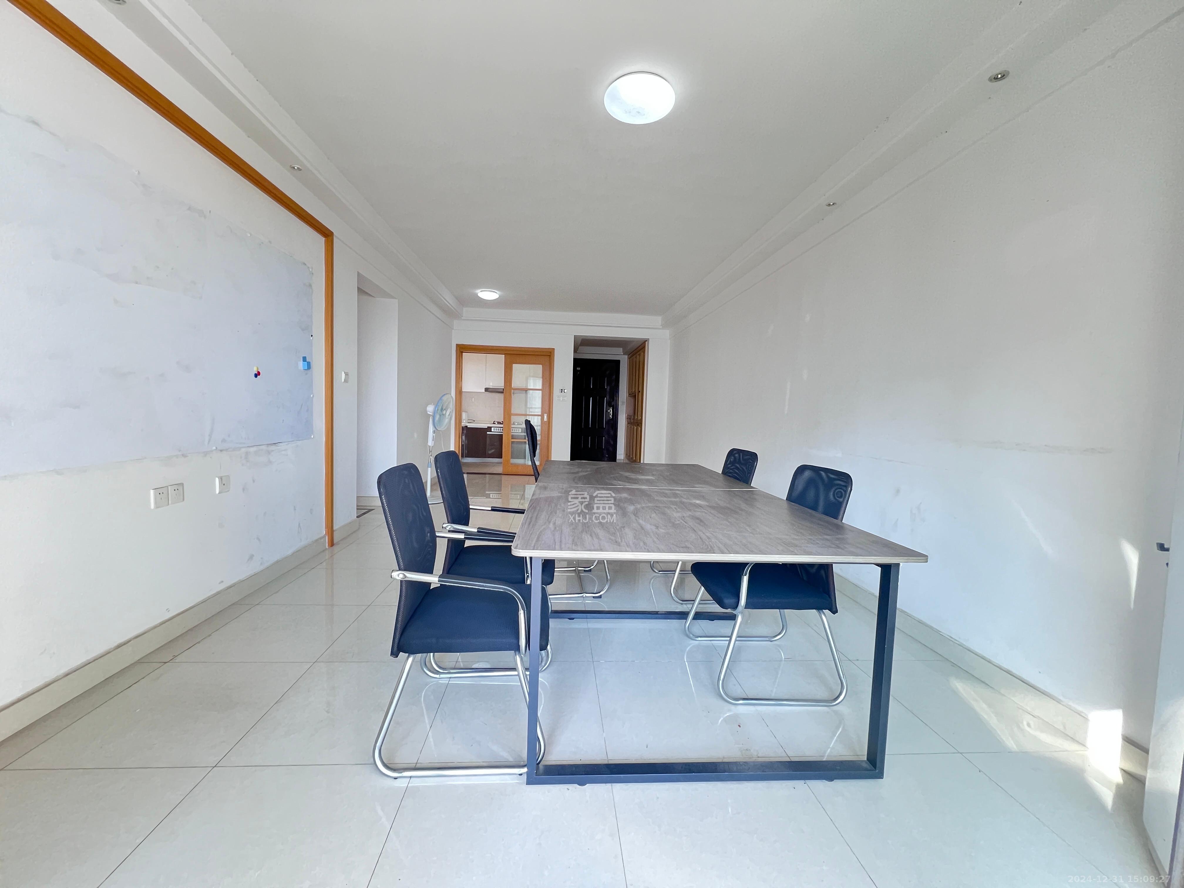 中海国际三期 3室2厅2卫 2400.0元/月 中海国际三期 3室2厅2卫 2400.0元/月室内图