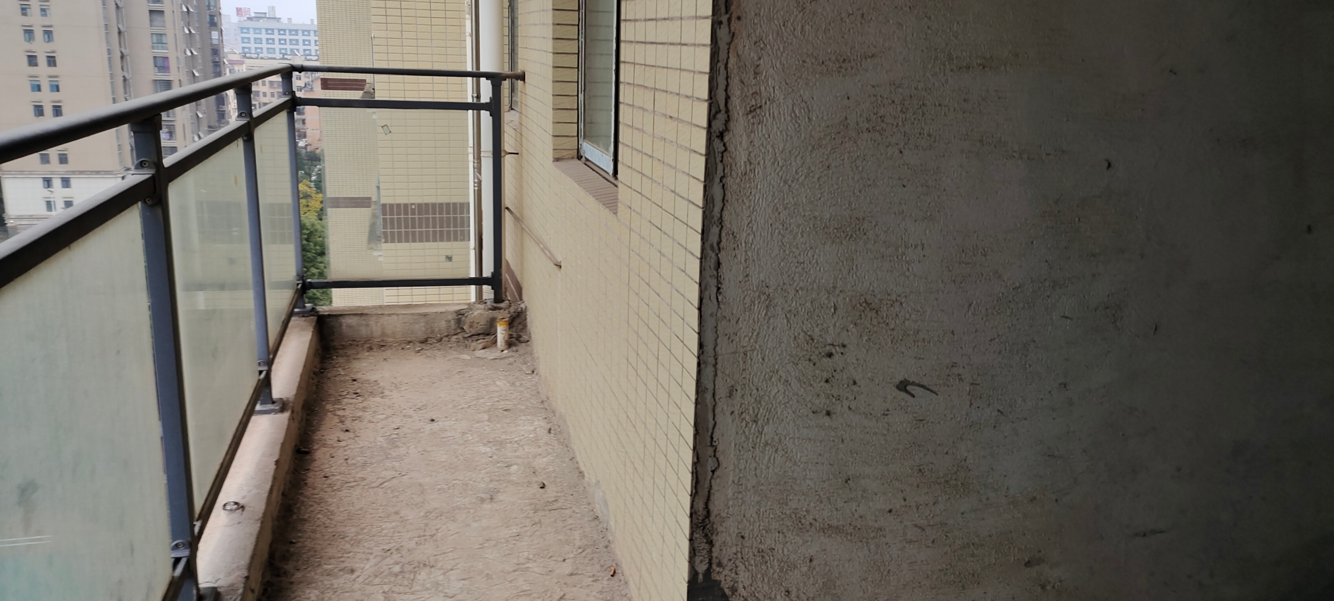 财苑小区 4室2厅2卫 153.0万 财苑小区 4室2厅2卫 153.0万客厅