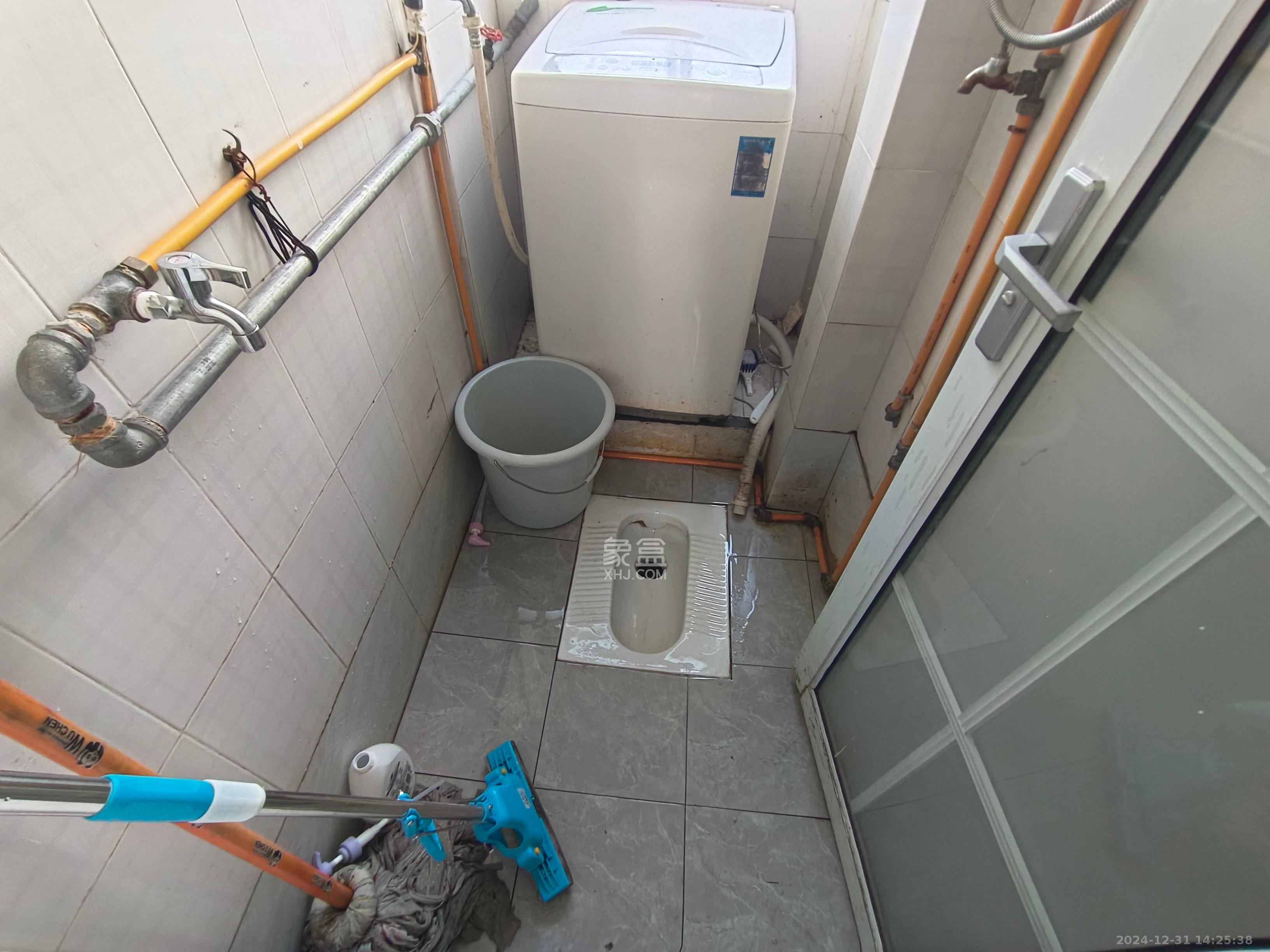 红旗区二片 2室1厅1卫 1500.0元/月 红旗区二片 2室1厅1卫 1500.0元/月室内图