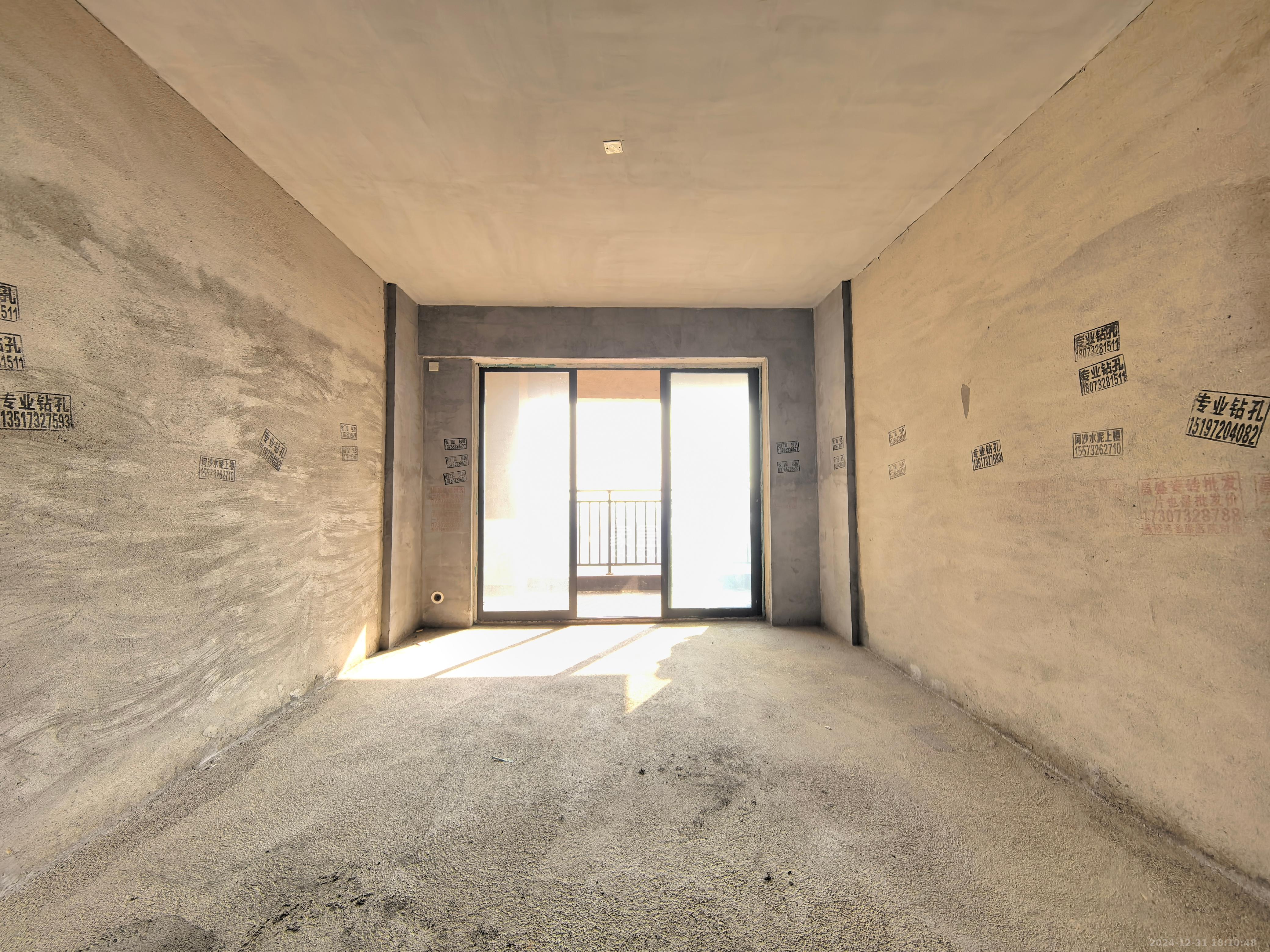 天马花园  3室2厅2卫    35.8万 天马花园  3室2厅2卫    35.8万客厅