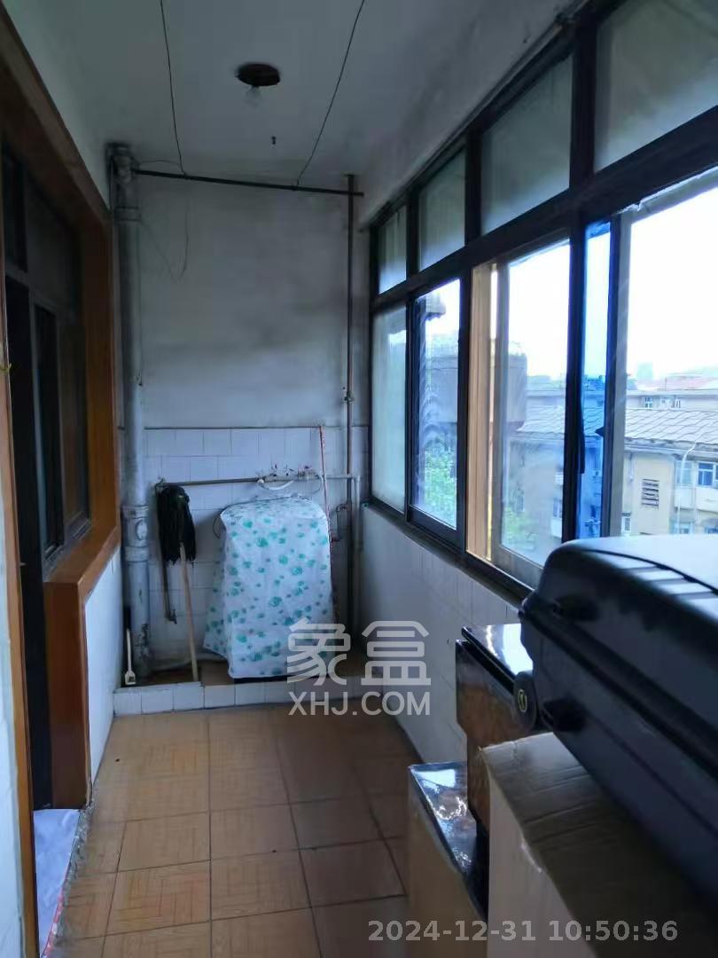 东风路汽车城宿舍  3室1厅1卫    1600.0元/月 东风路汽车城宿舍  3室1厅1卫    1600.0元/月室内图