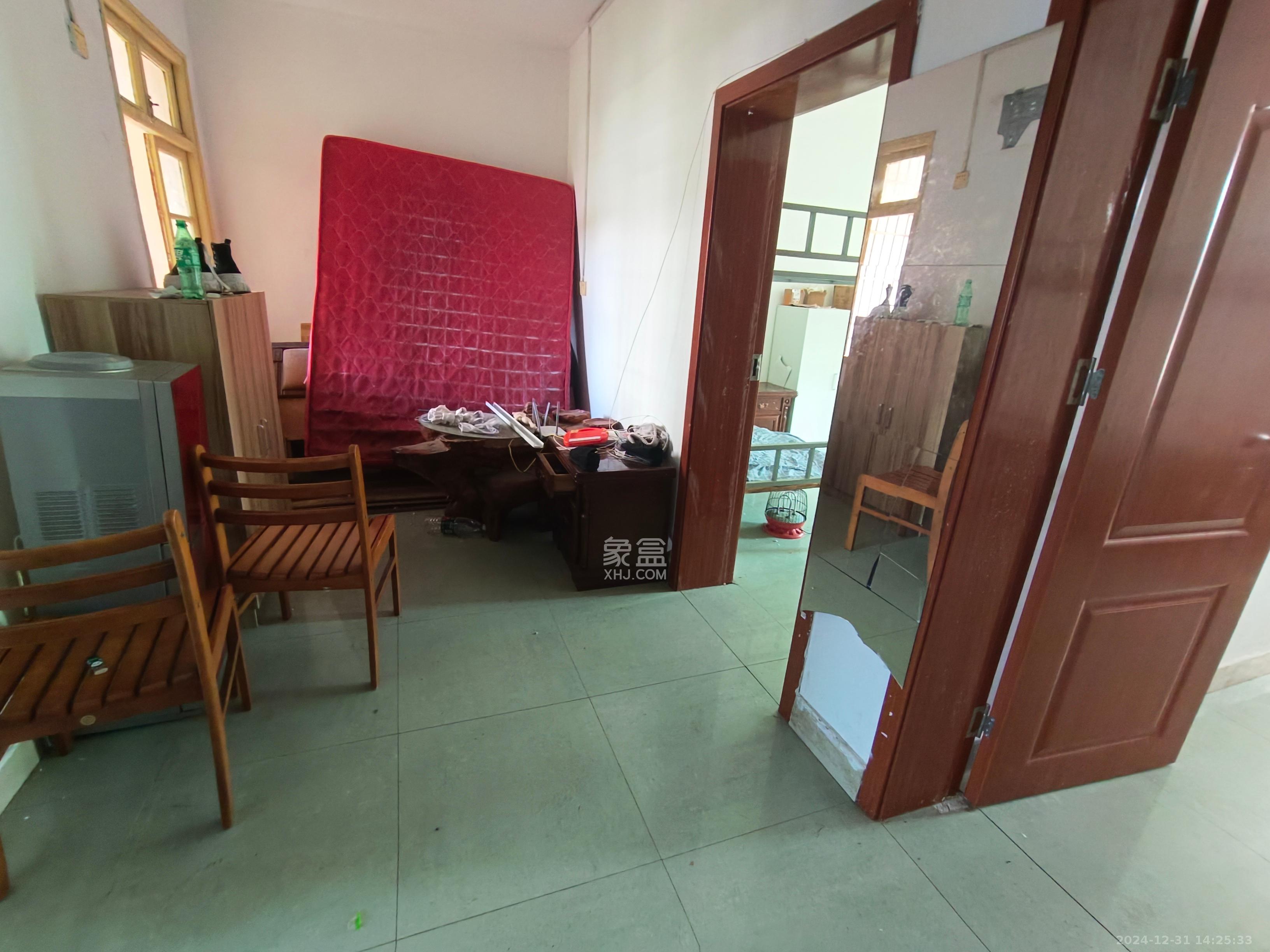 红旗区二片 2室1厅1卫 1500.0元/月 红旗区二片 2室1厅1卫 1500.0元/月室内图