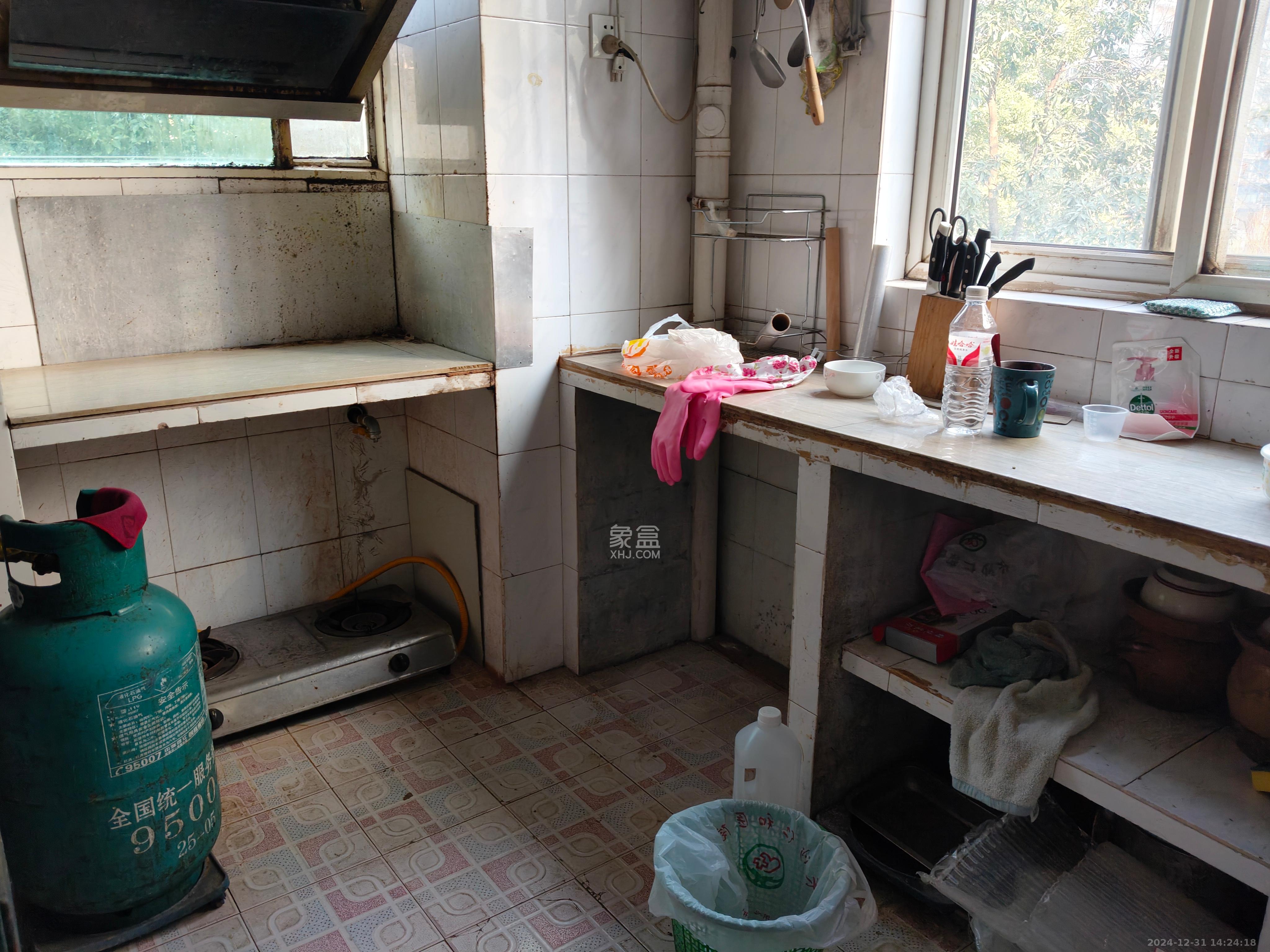 中建五局信和苑二区 1室1厅1卫 800.0元/月 中建五局信和苑二区 1室1厅1卫 800.0元/月室内图