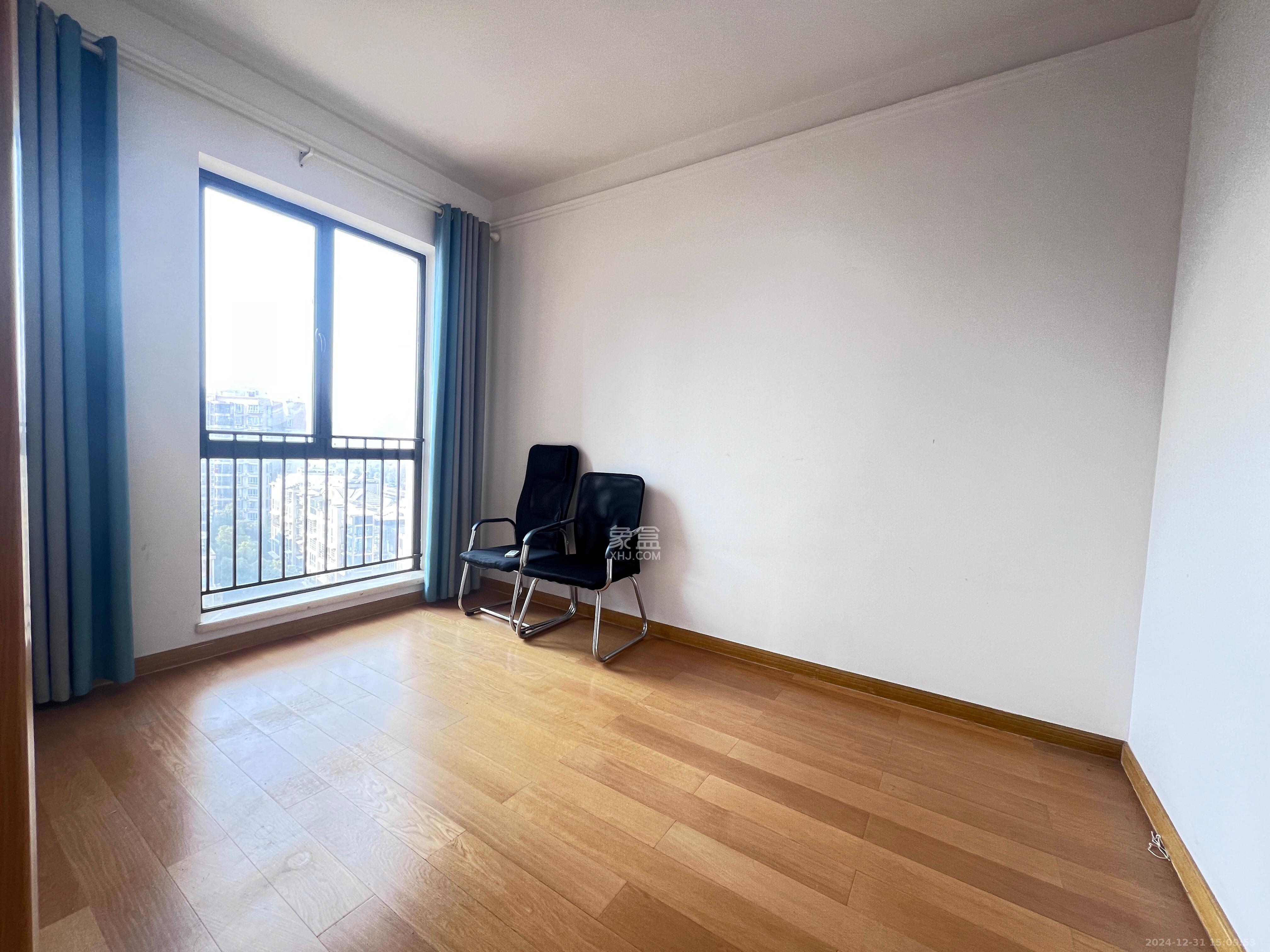 中海国际三期  3室2厅2卫    2400.0元/月室内图