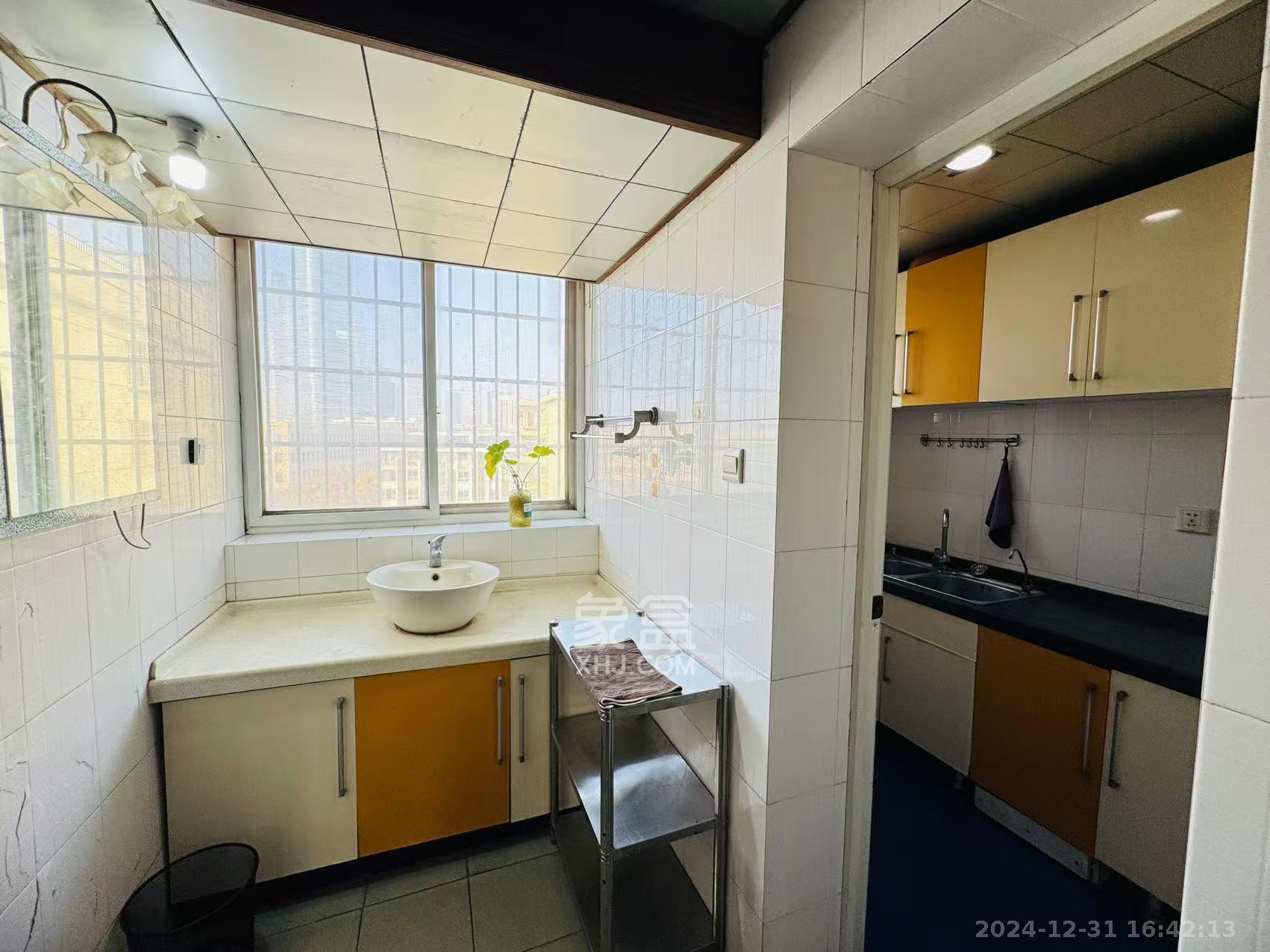 下碧湘街小区 2室1厅1卫 1400.0元/月 下碧湘街小区 2室1厅1卫 1400.0元/月室内图