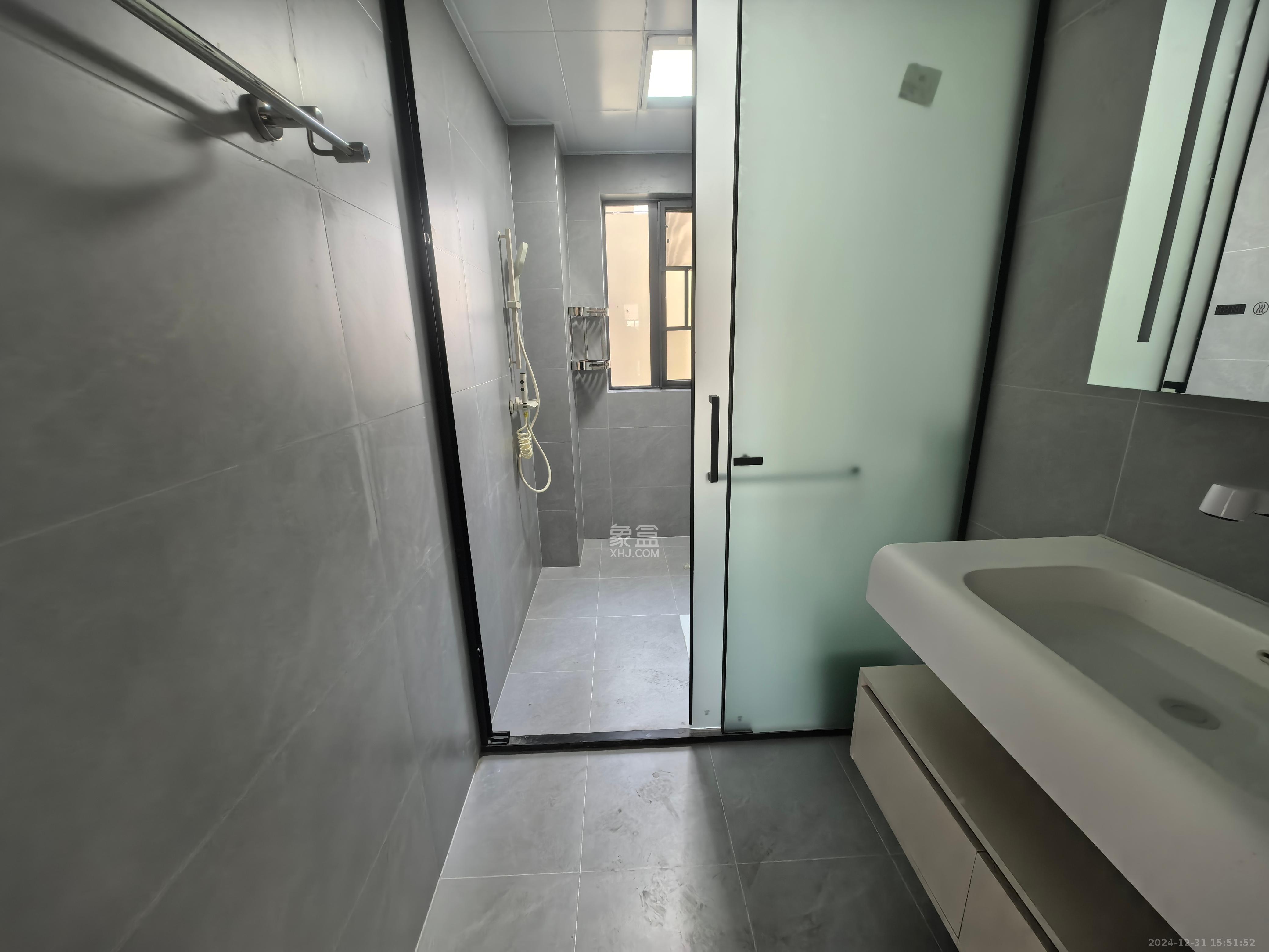 惟智园安置小区 4室2厅2卫 2800.0元/月 惟智园安置小区 4室2厅2卫 2800.0元/月室内图