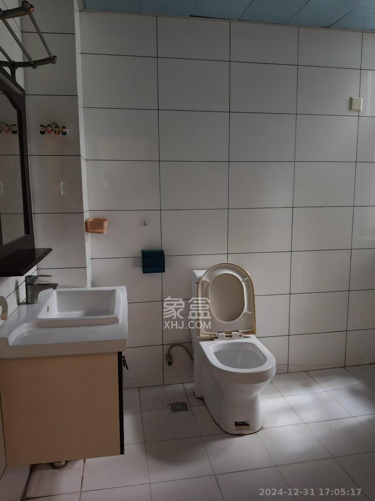陶然居  4室2厅2卫   2000.00元/月室内图