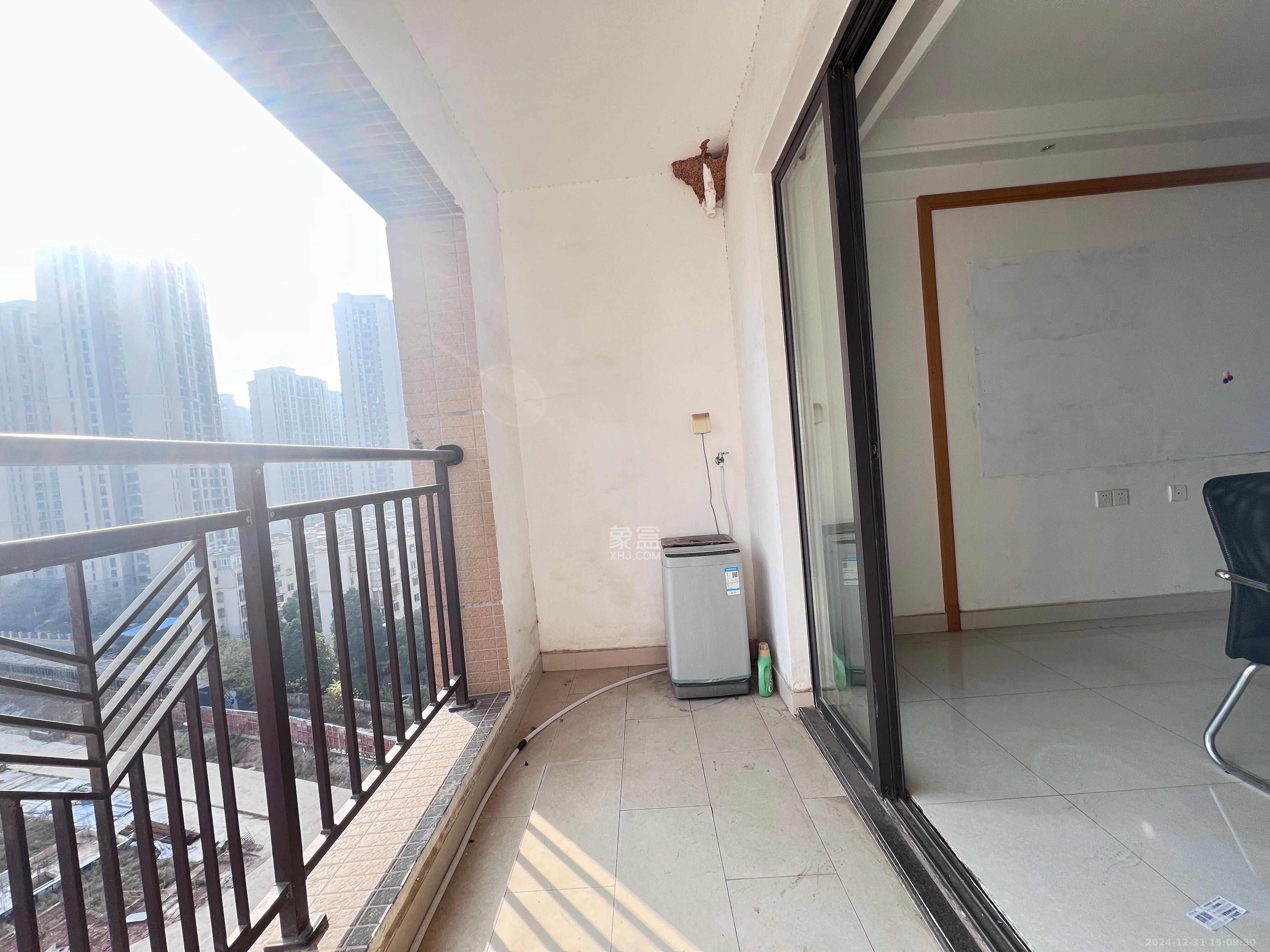 中海国际三期 3室2厅2卫 2400.0元/月 中海国际三期 3室2厅2卫 2400.0元/月室内图