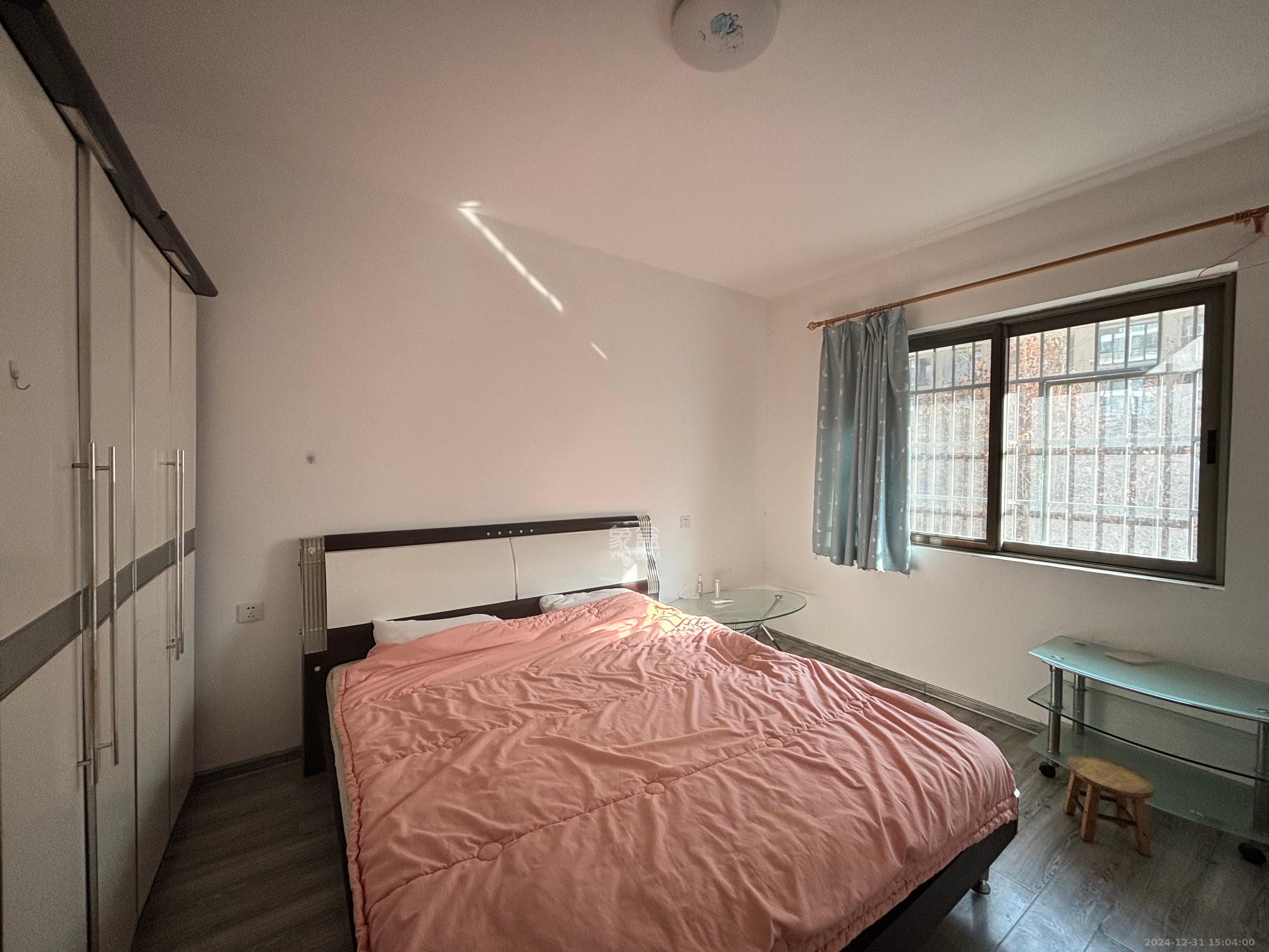 南苑小区 3室2厅2卫 2300.0元/月 南苑小区 3室2厅2卫 2300.0元/月室内图