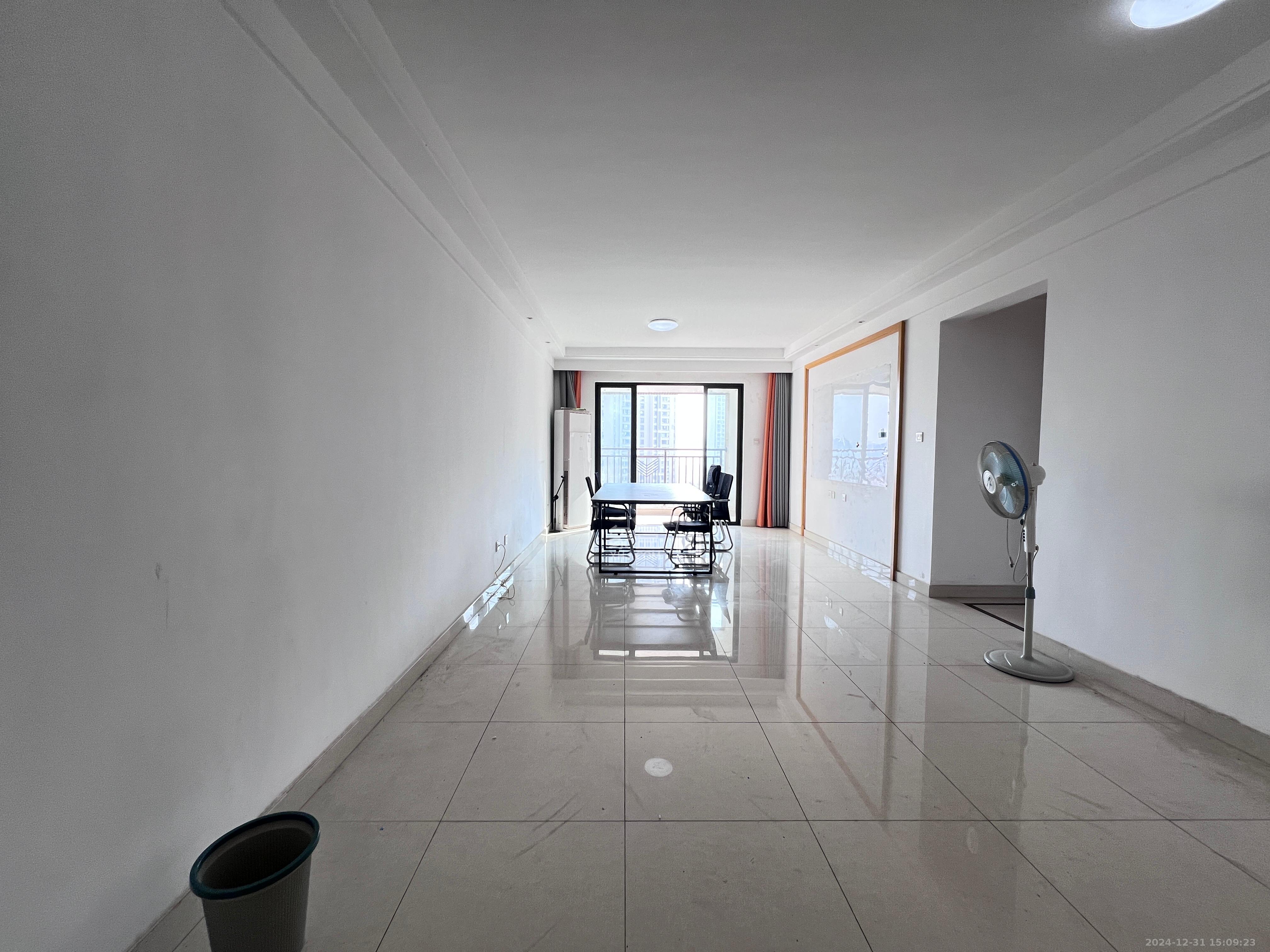 中海国际三期  3室2厅2卫    2400.0元/月 中海国际三期  3室2厅2卫    2400.0元/月