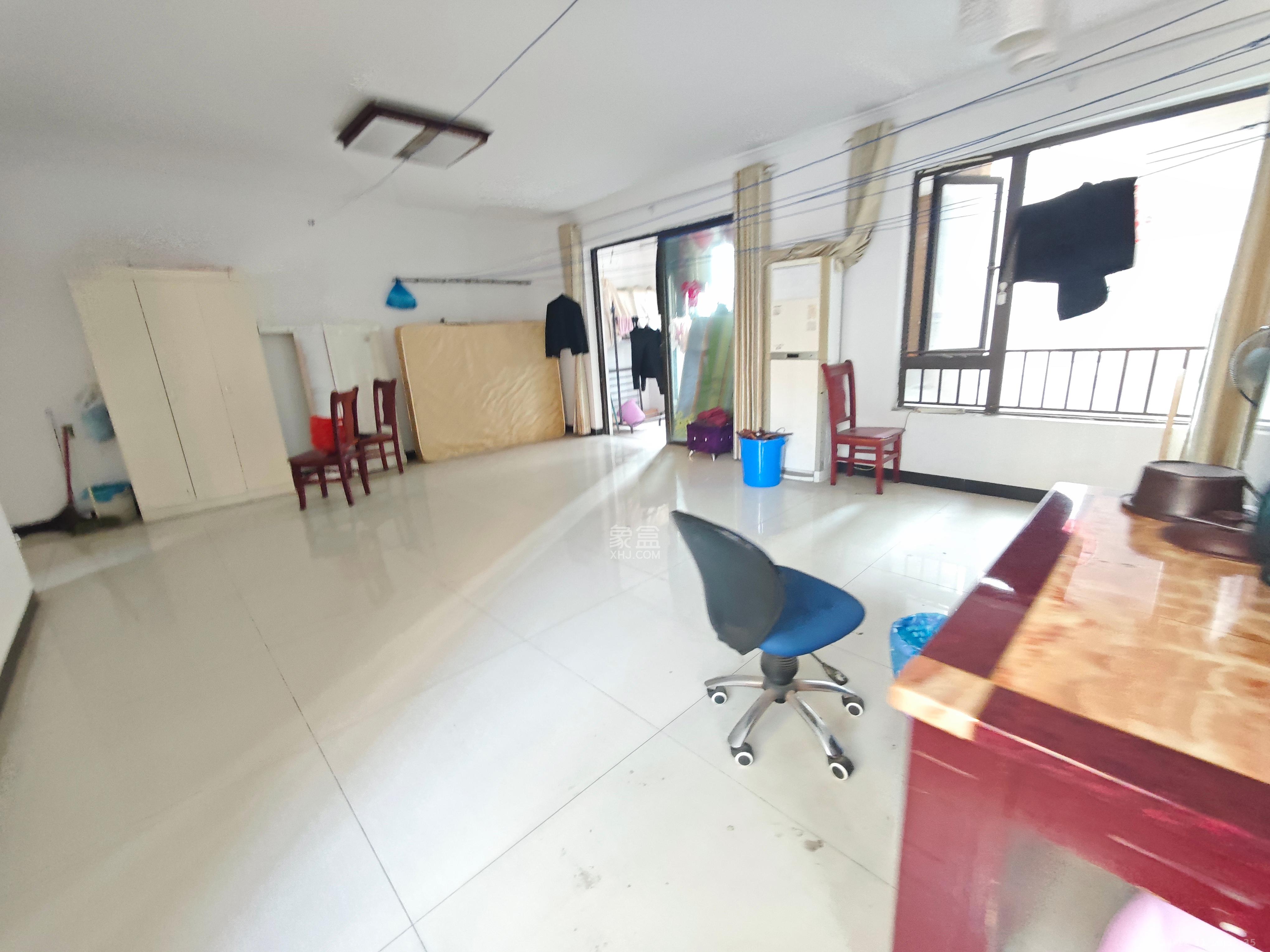 华润凤凰城三期  3室2厅2卫   1800.00元/月室内图