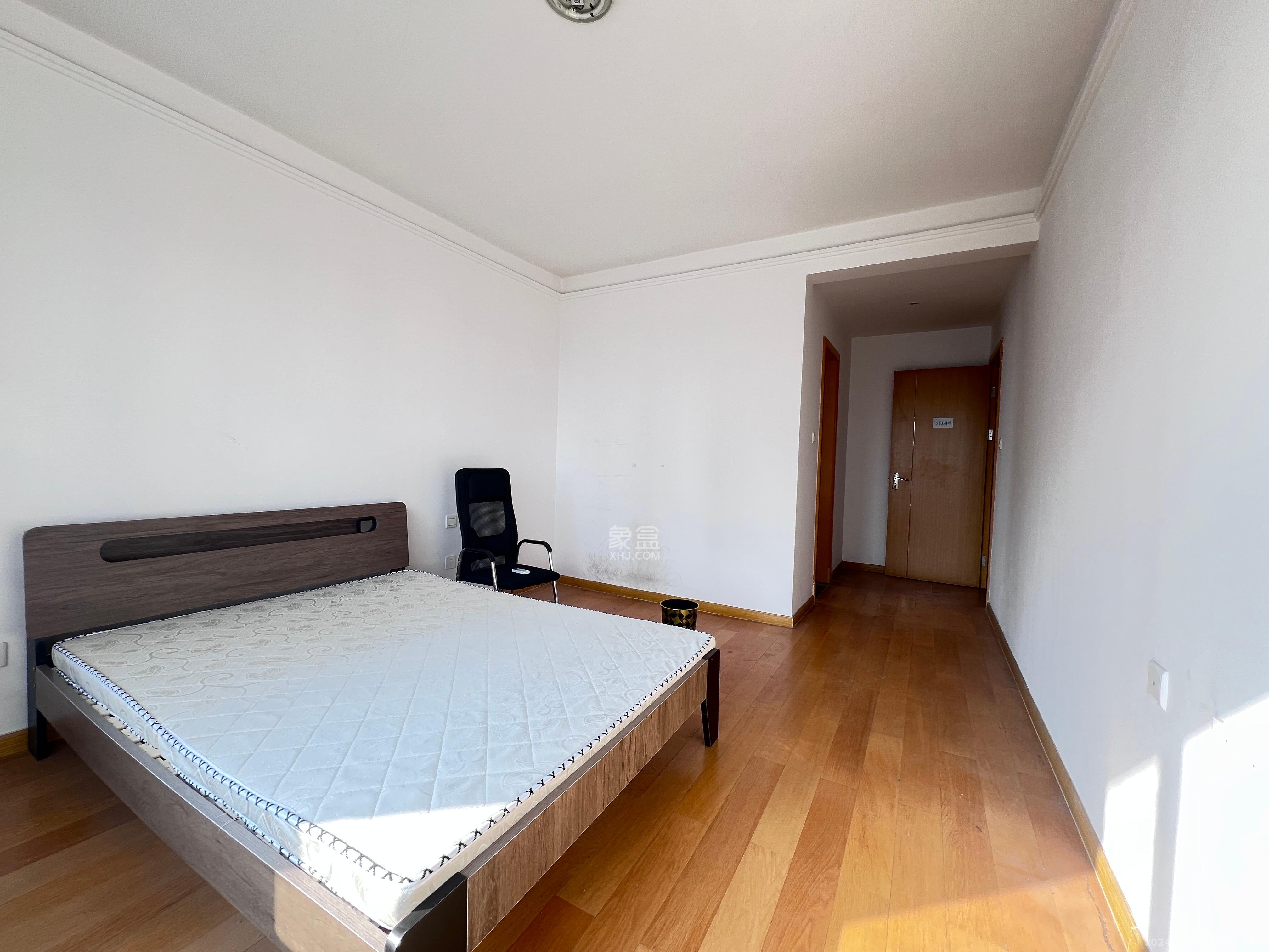 中海国际三期  3室2厅2卫    2400.0元/月室内图