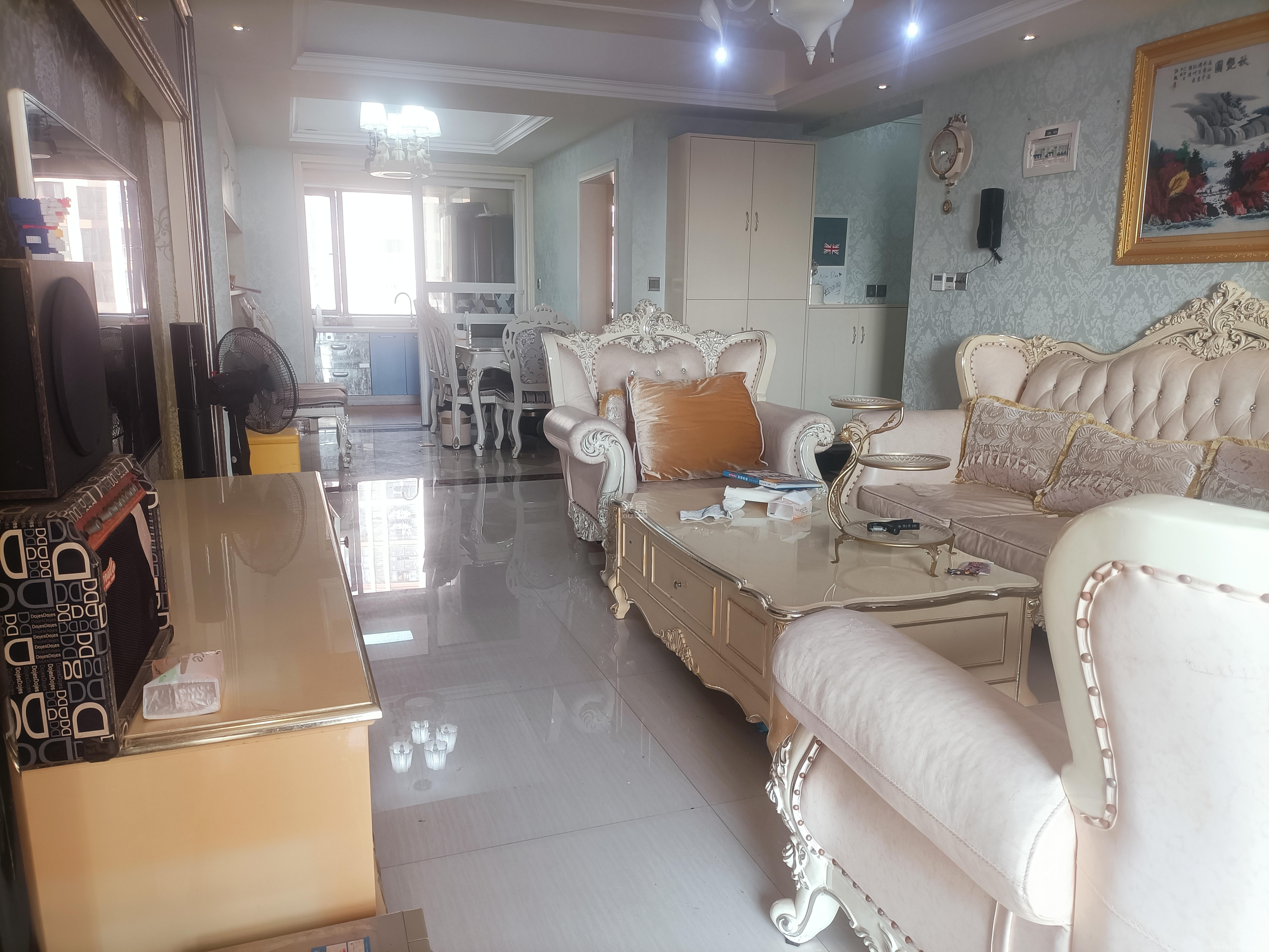 旭辉华庭 3室2厅2卫 2500.0元/月 旭辉华庭 3室2厅2卫 2500.0元/月室内图