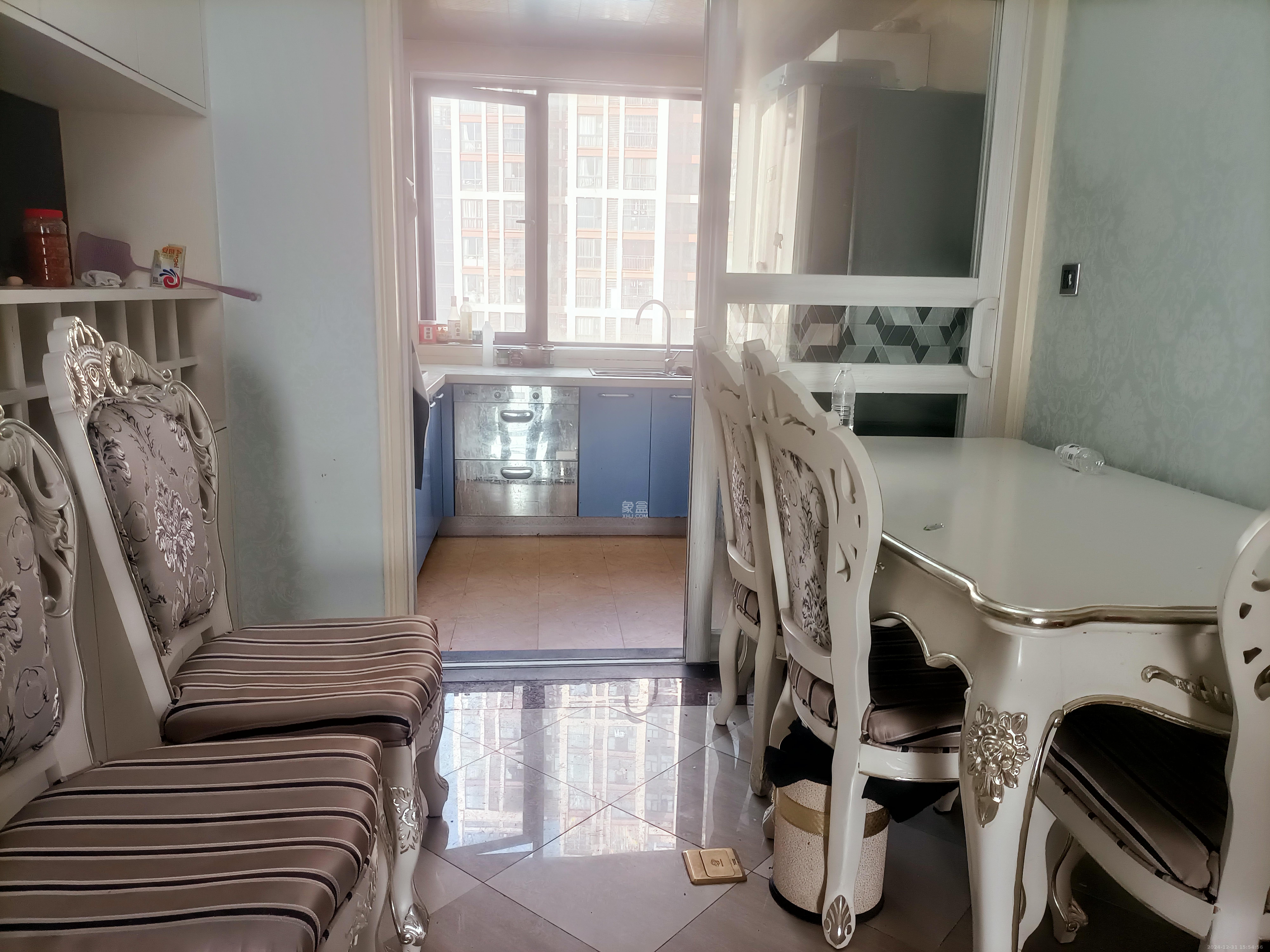 旭辉华庭 3室2厅2卫 2500.0元/月 旭辉华庭 3室2厅2卫 2500.0元/月室内图