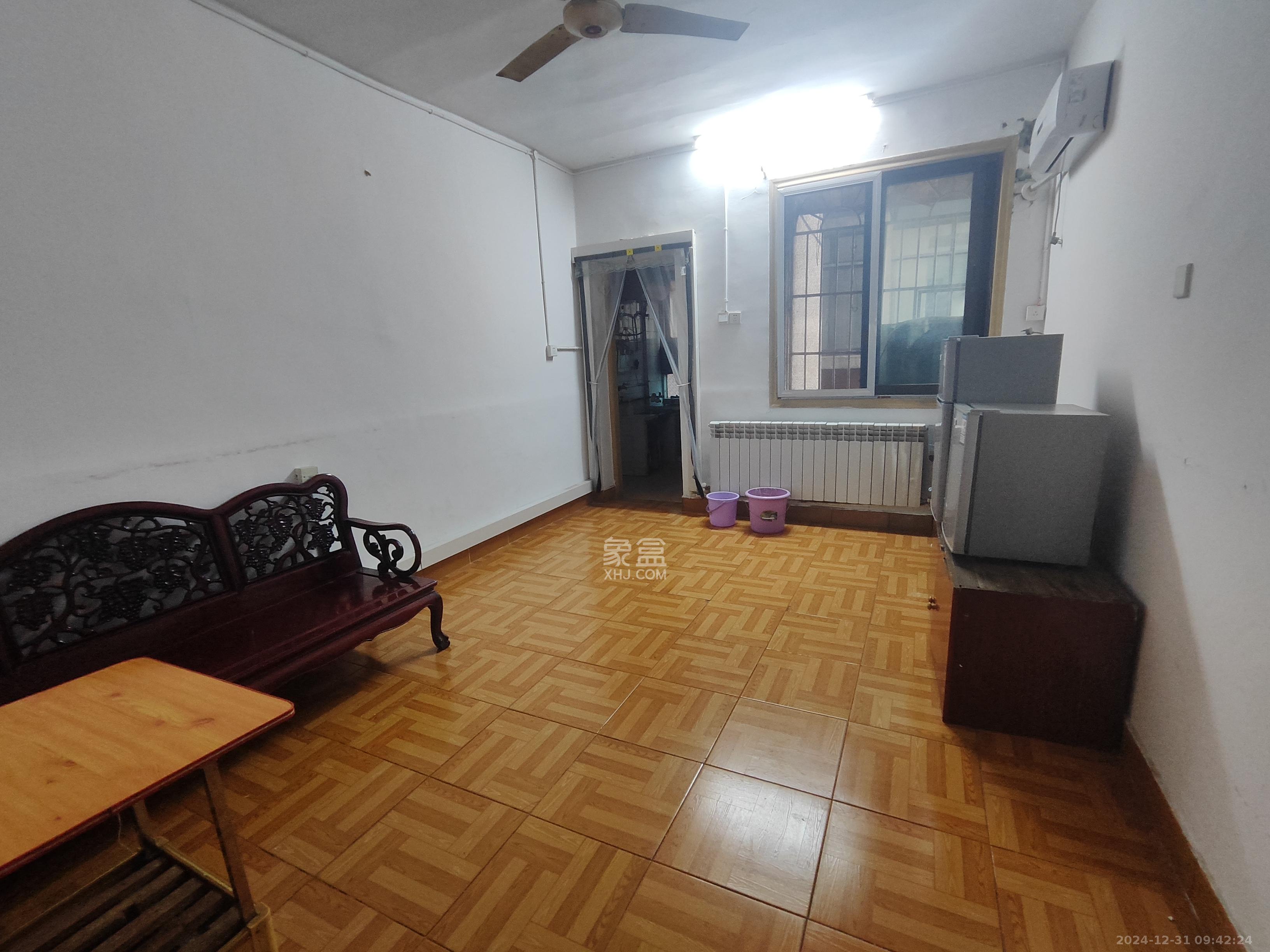 营盘街社区  2室1厅1卫   1700.00元/月室内图