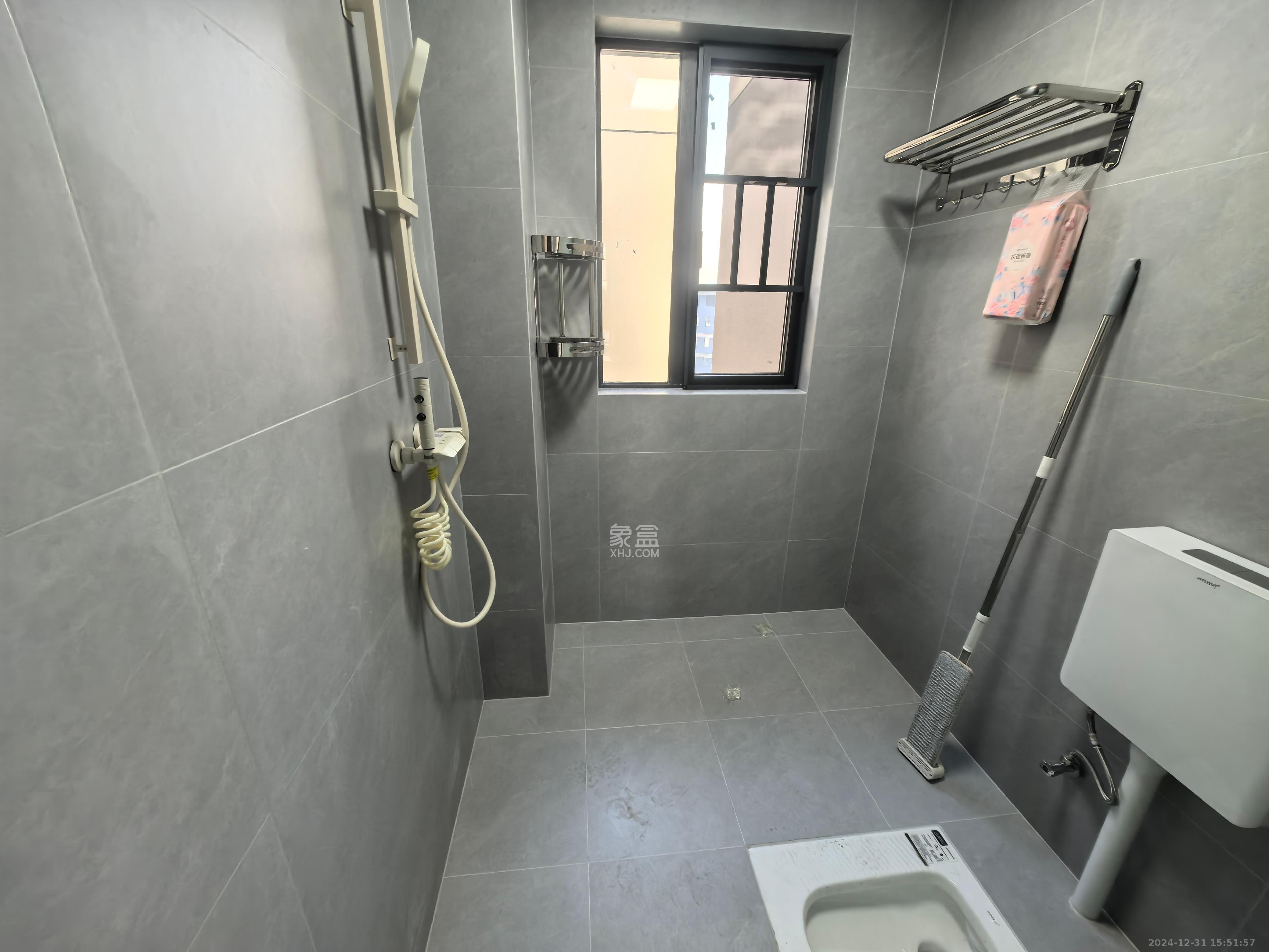 惟智园安置小区 4室2厅2卫 2800.0元/月 惟智园安置小区 4室2厅2卫 2800.0元/月室内图