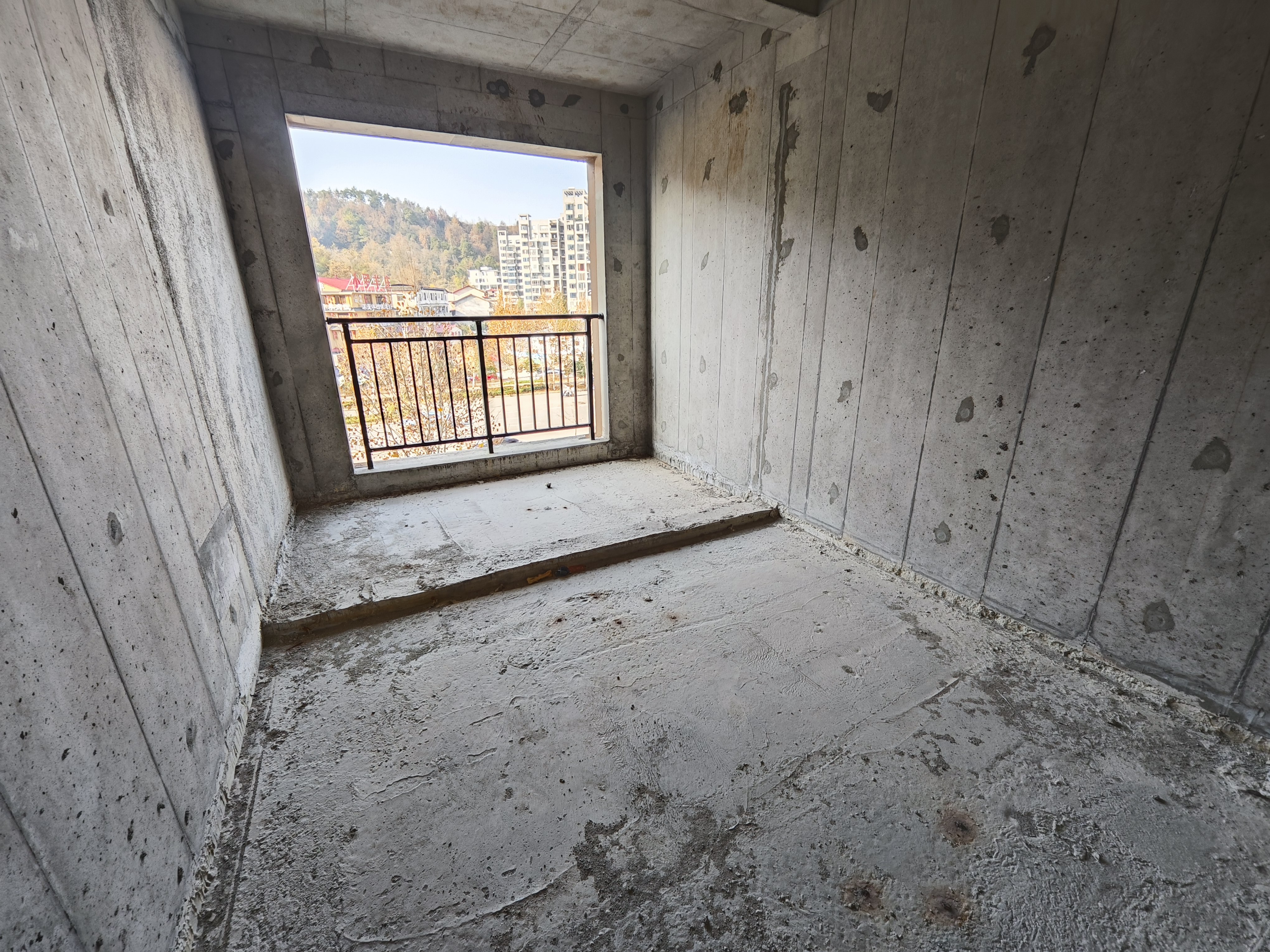 吉大汉学仕府 4室2厅2卫 69.8万 吉大汉学仕府 4室2厅2卫 69.8万客厅