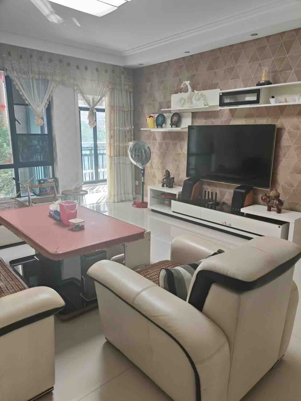 檀香山 4室2厅2卫 2000.0元/月 檀香山 4室2厅2卫 2000.0元/月户型图