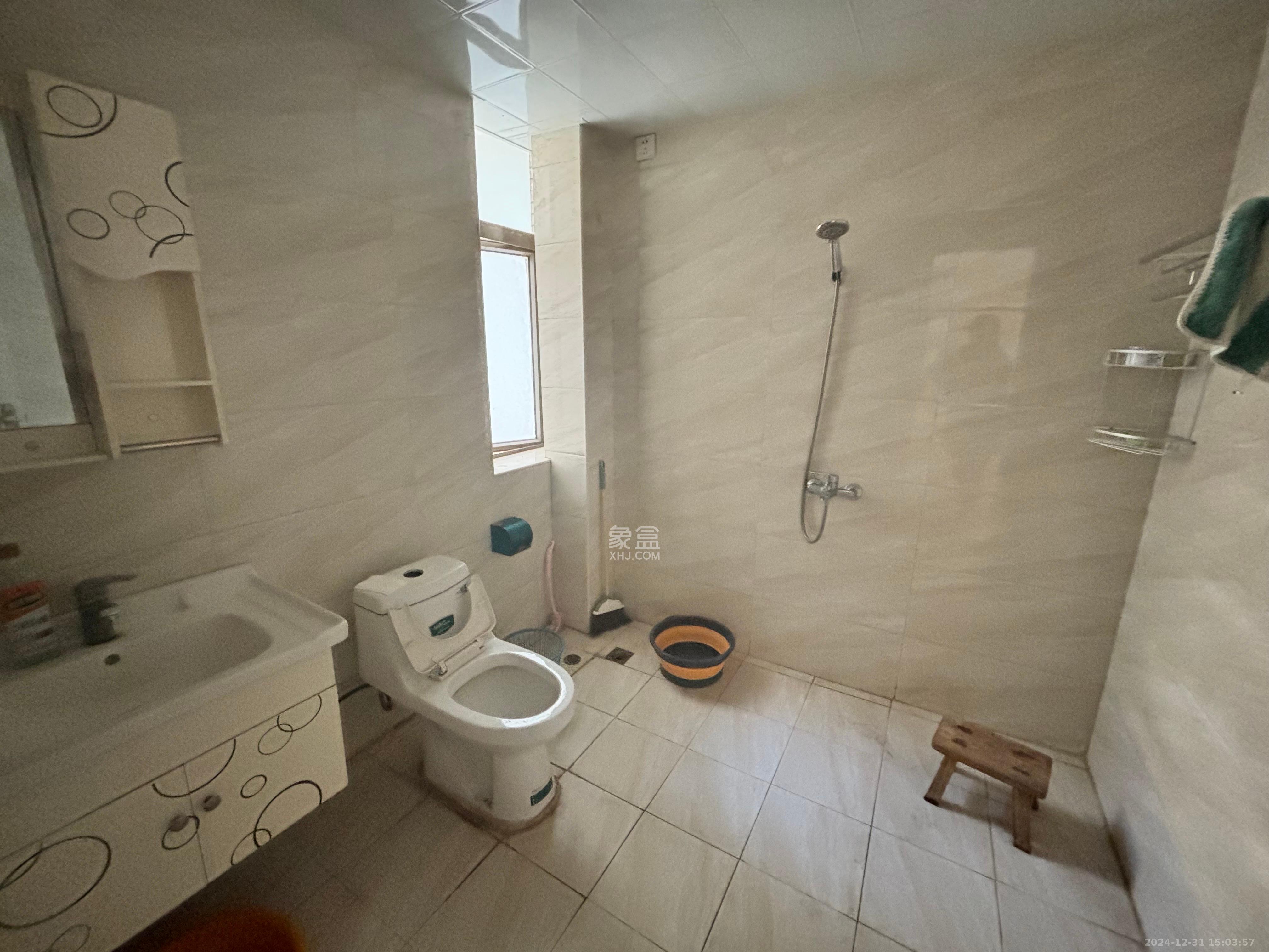 南苑小区 3室2厅2卫 2300.0元/月 南苑小区 3室2厅2卫 2300.0元/月室内图