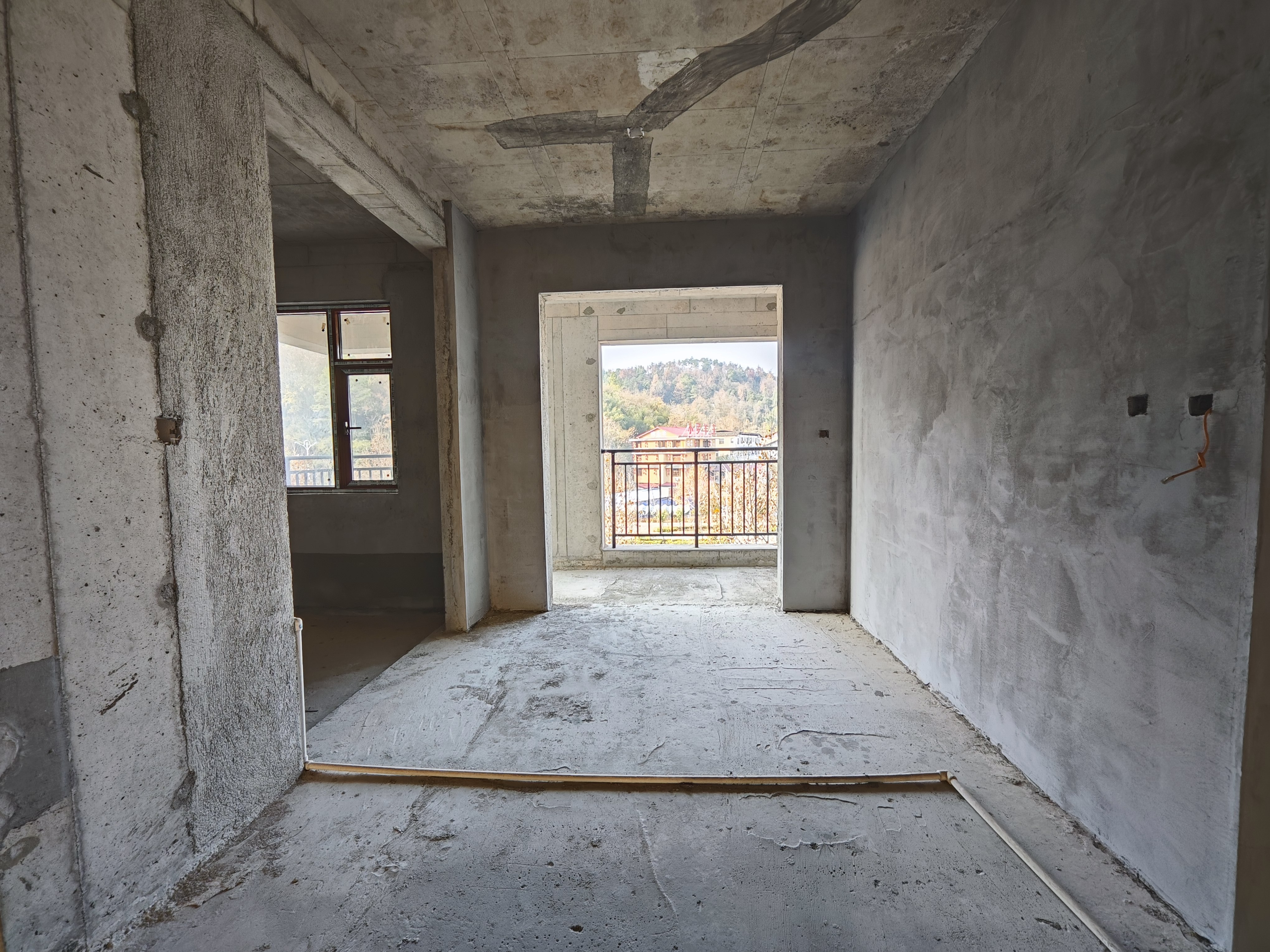 吉大汉学仕府 4室2厅2卫 69.8万 吉大汉学仕府 4室2厅2卫 69.8万客厅