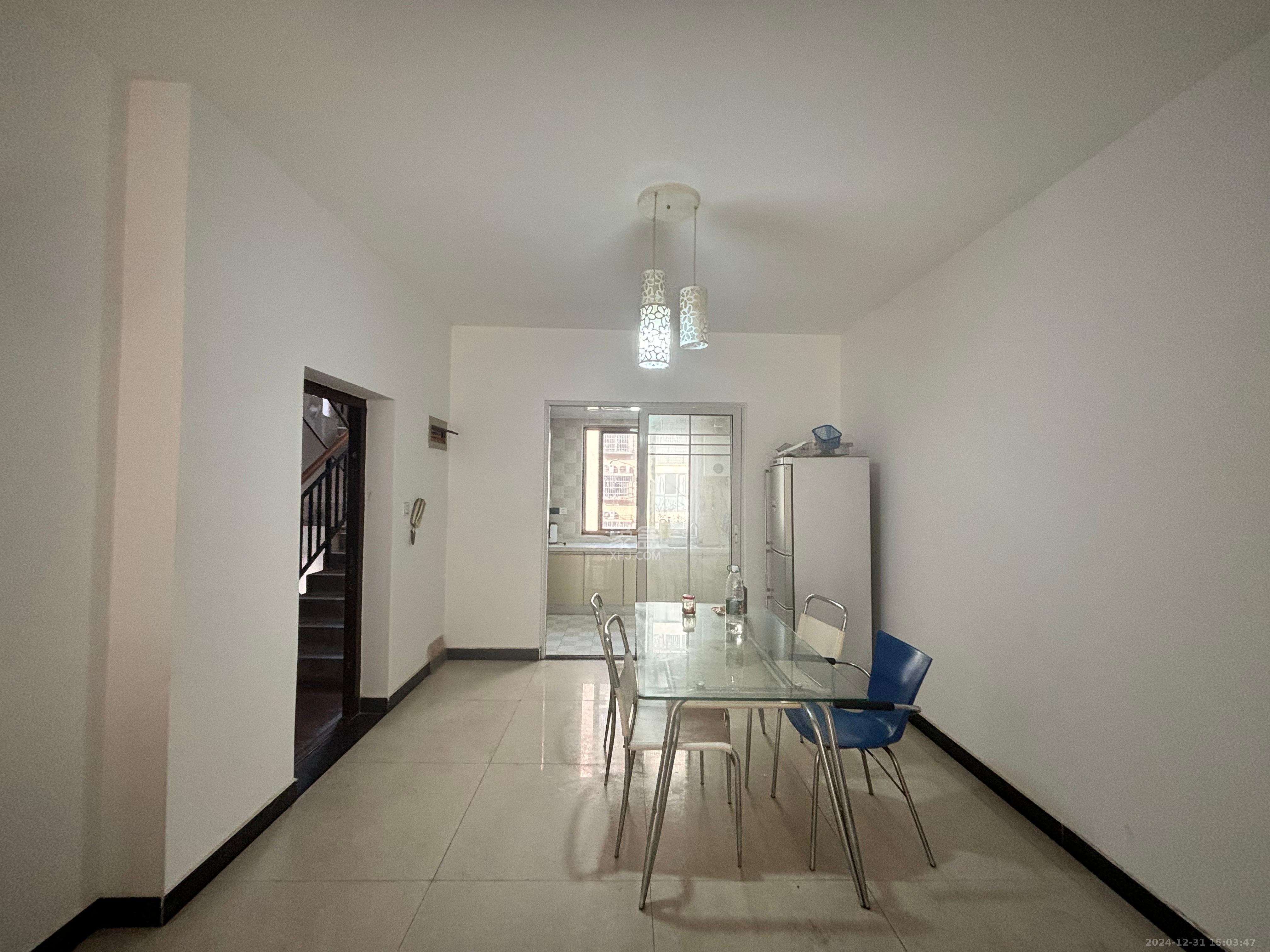 南苑小区 3室2厅2卫 2300.0元/月 南苑小区 3室2厅2卫 2300.0元/月室内图