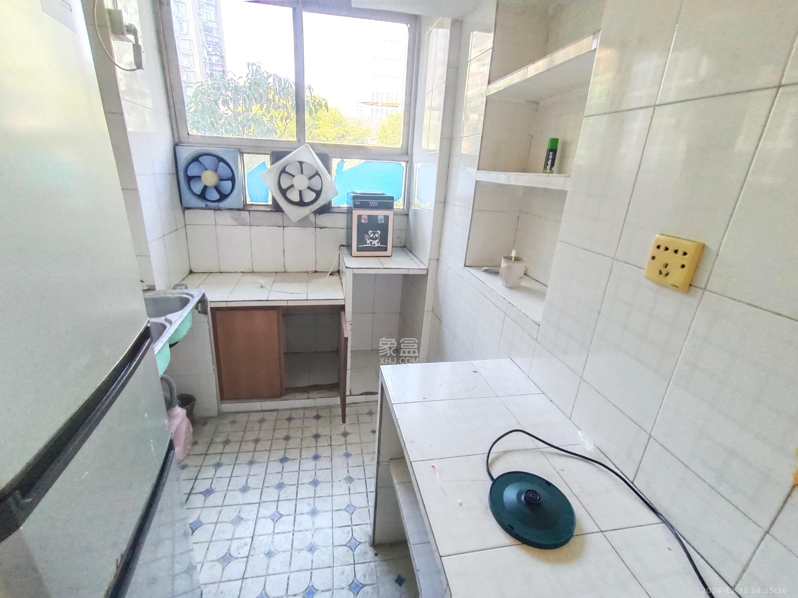 红旗区二片 2室1厅1卫 1500.0元/月 红旗区二片 2室1厅1卫 1500.0元/月室内图