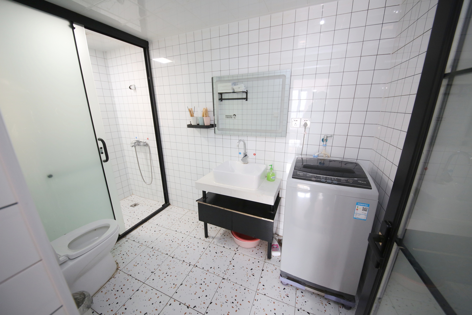 中天广场  2室2厅1卫    76.0万卫生间