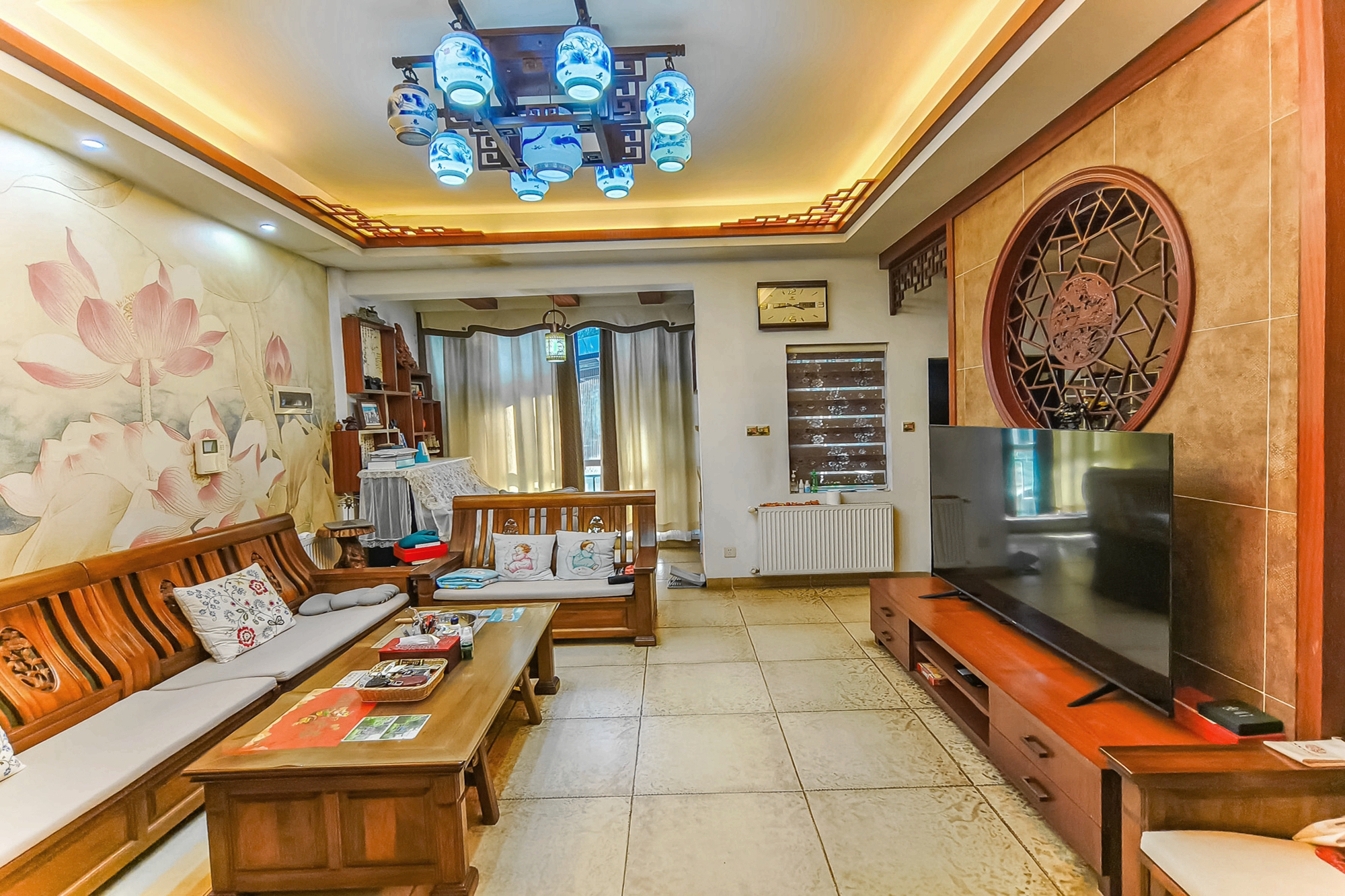 山水湾  5室2厅3卫    268.0万 山水湾  5室2厅3卫    268.0万客厅