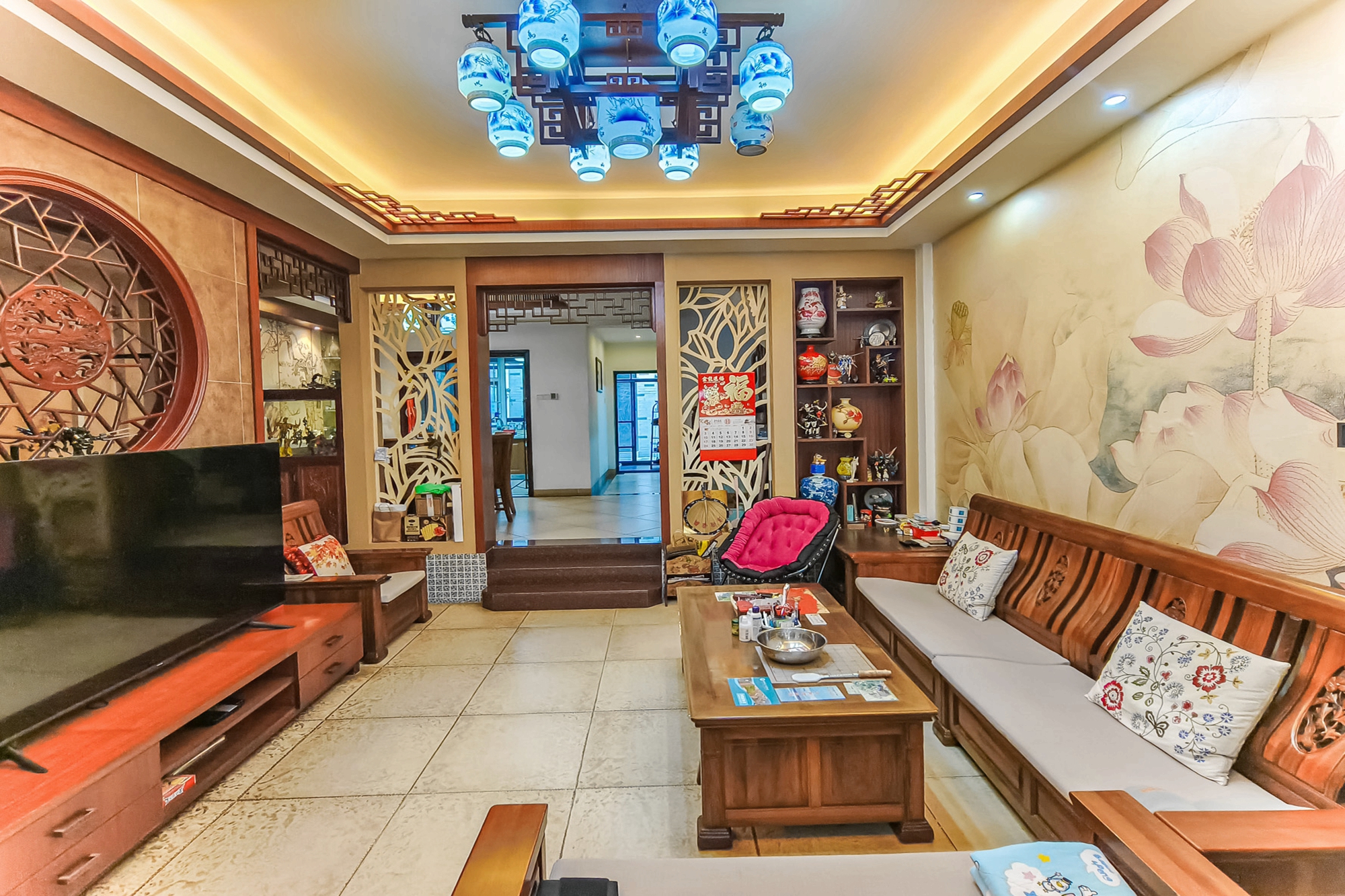 山水湾  5室2厅3卫    268.0万 山水湾  5室2厅3卫    268.0万客厅