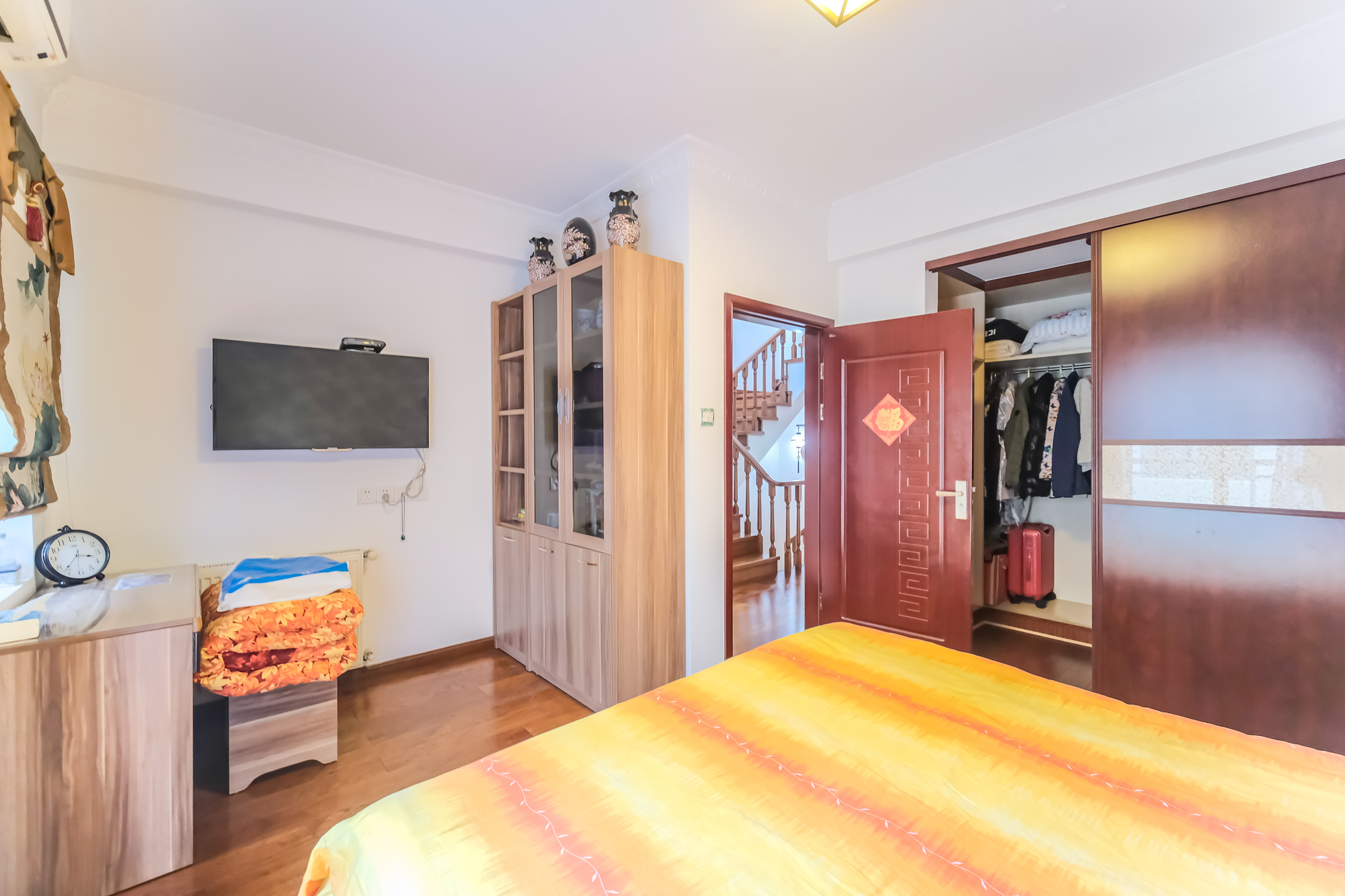 山水湾  5室2厅3卫    268.0万 山水湾  5室2厅3卫    268.0万卧室