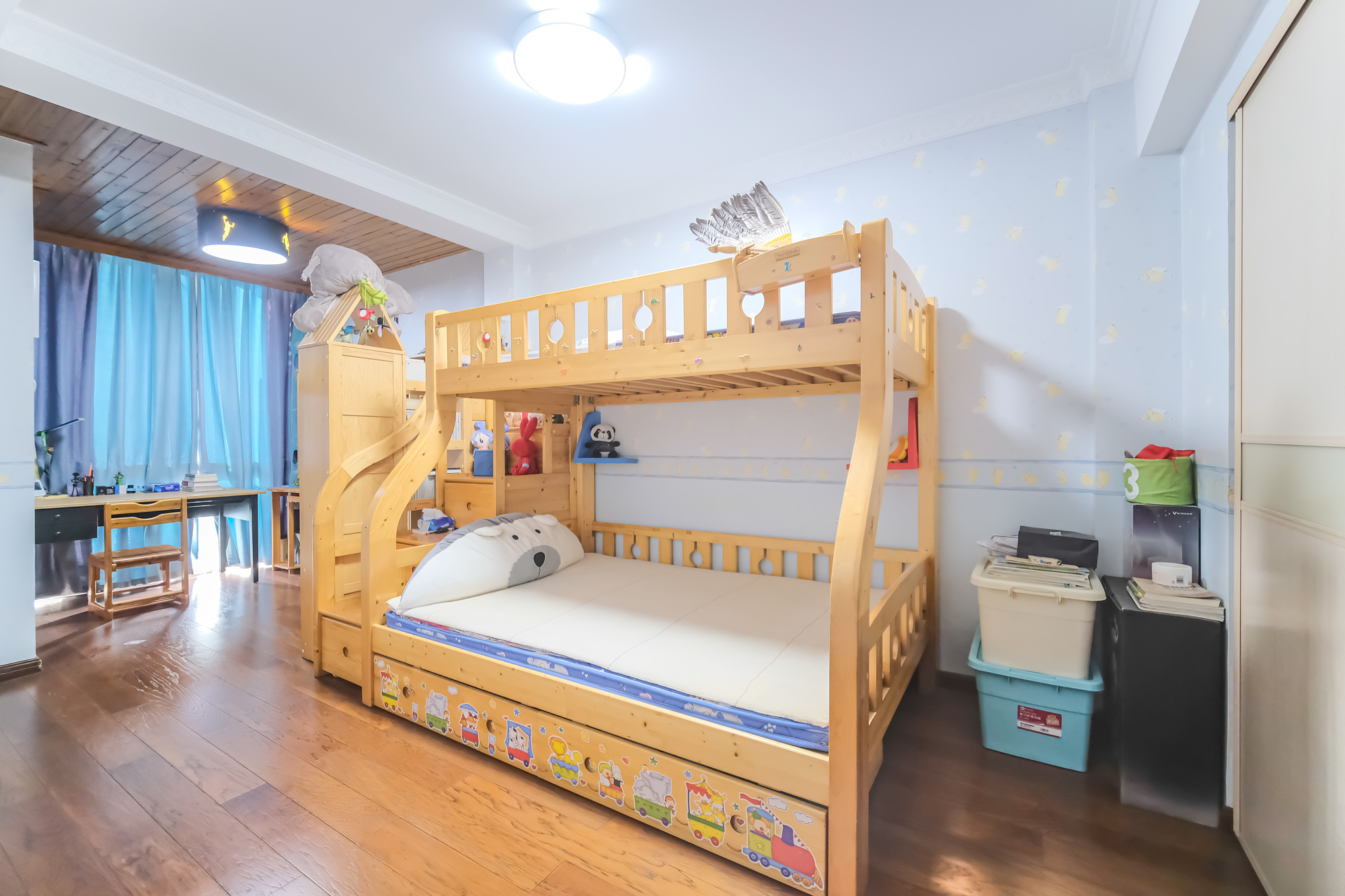 山水湾  5室2厅3卫    268.0万 山水湾  5室2厅3卫    268.0万卧室