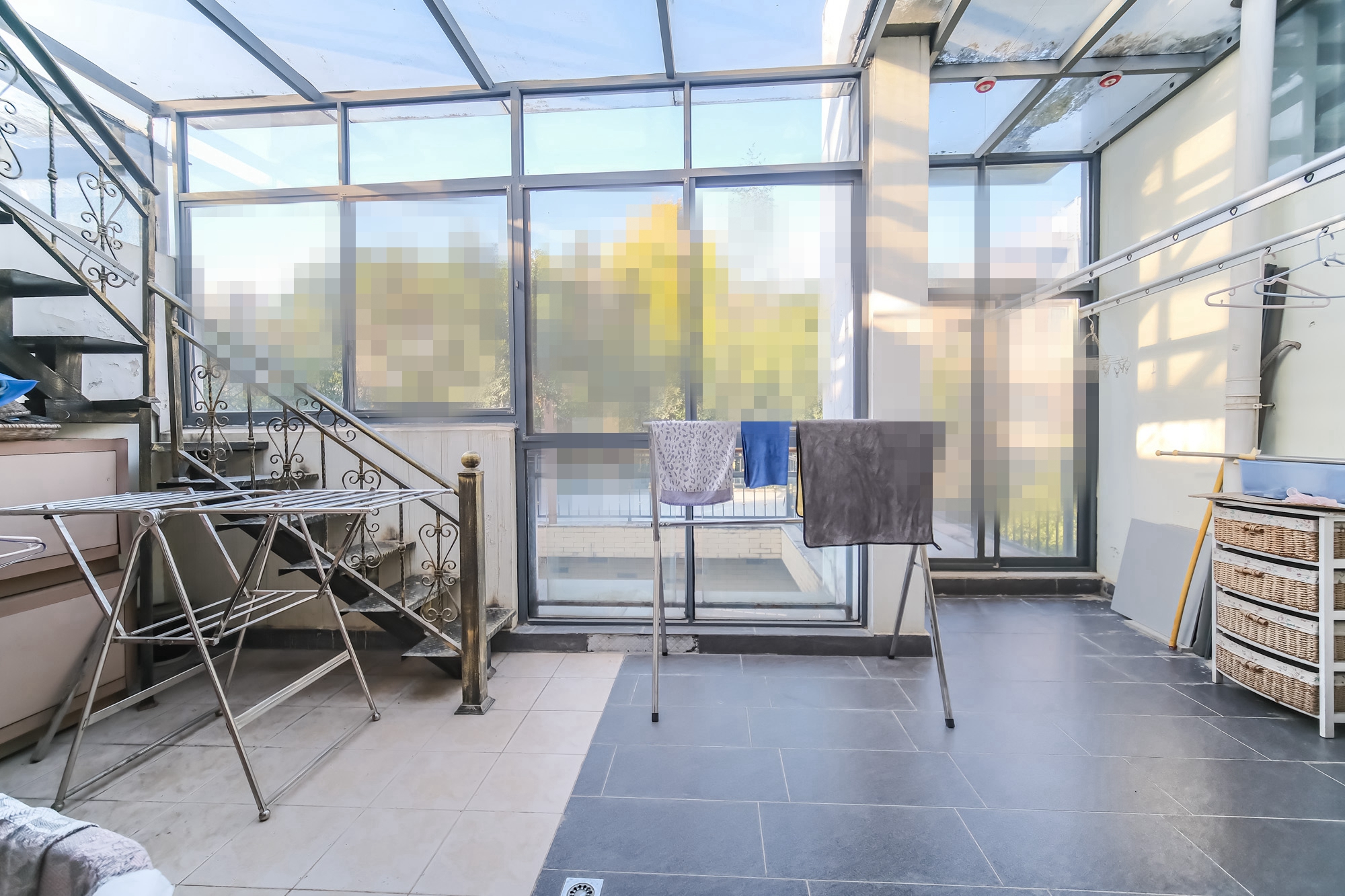 山水湾  5室2厅3卫    268.0万 山水湾  5室2厅3卫    268.0万阳台