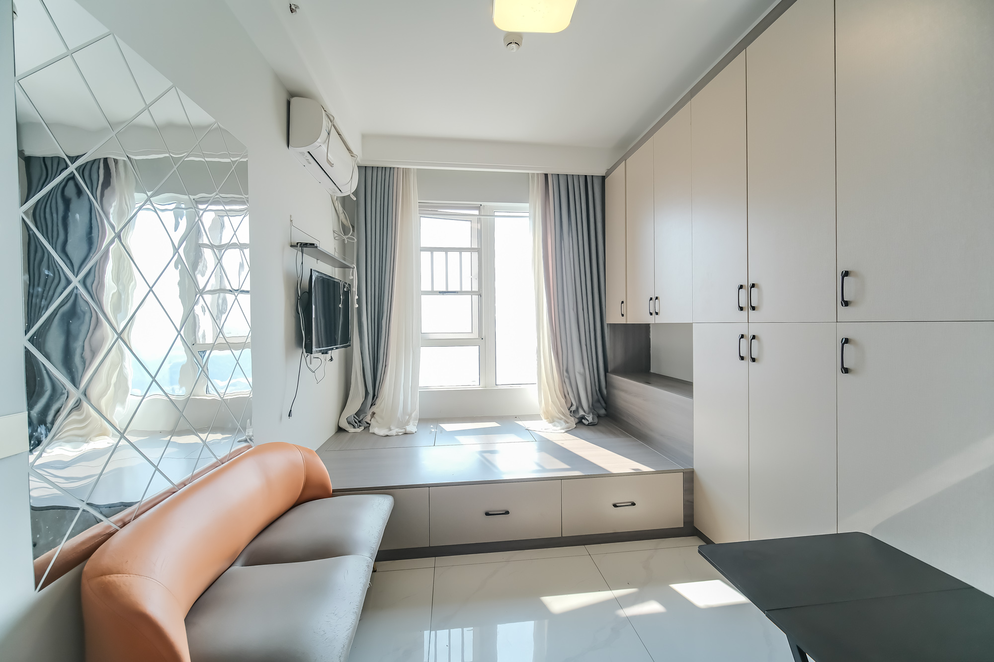 保利香槟国际 1室1厅1卫 16.8万 保利香槟国际 1室1厅1卫 16.8万客厅