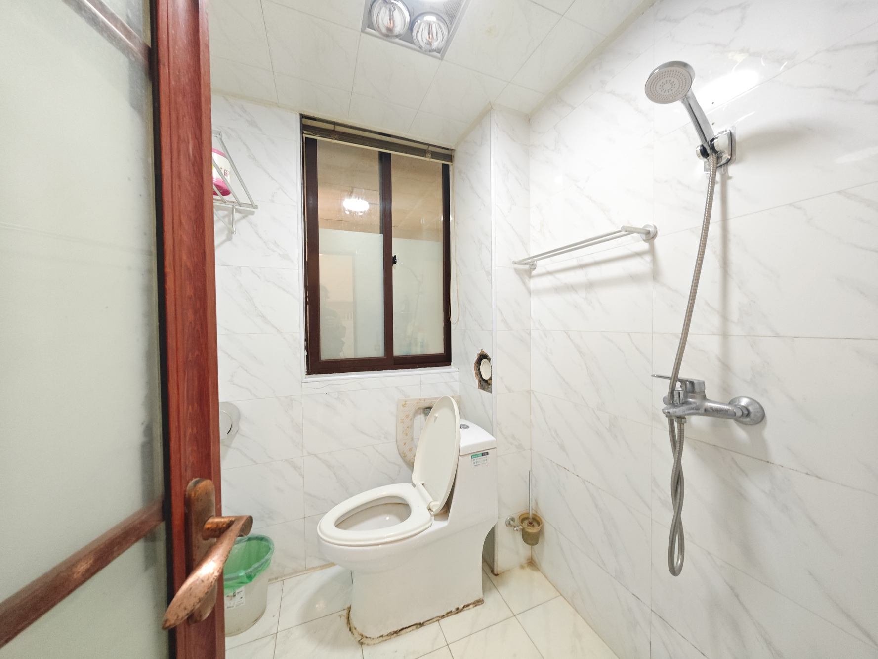 欧莱雅郡 3室2厅1卫 62.8万 欧莱雅郡 3室2厅1卫 62.8万卫生间