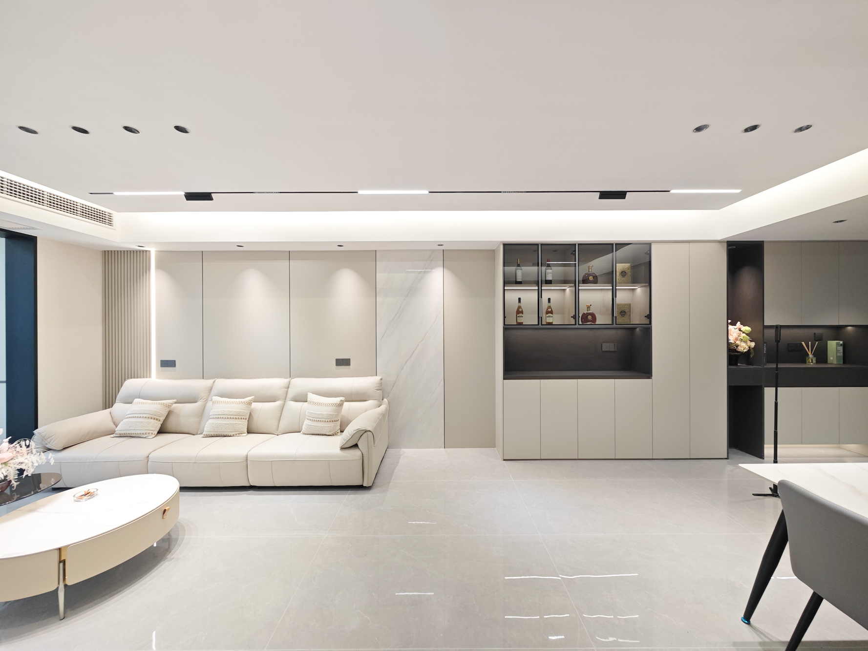 碧桂园南城首府(东宸林海) 3室2厅1卫 96.8万 碧桂园南城首府(东宸林海) 3室2厅1卫 96.8万客厅