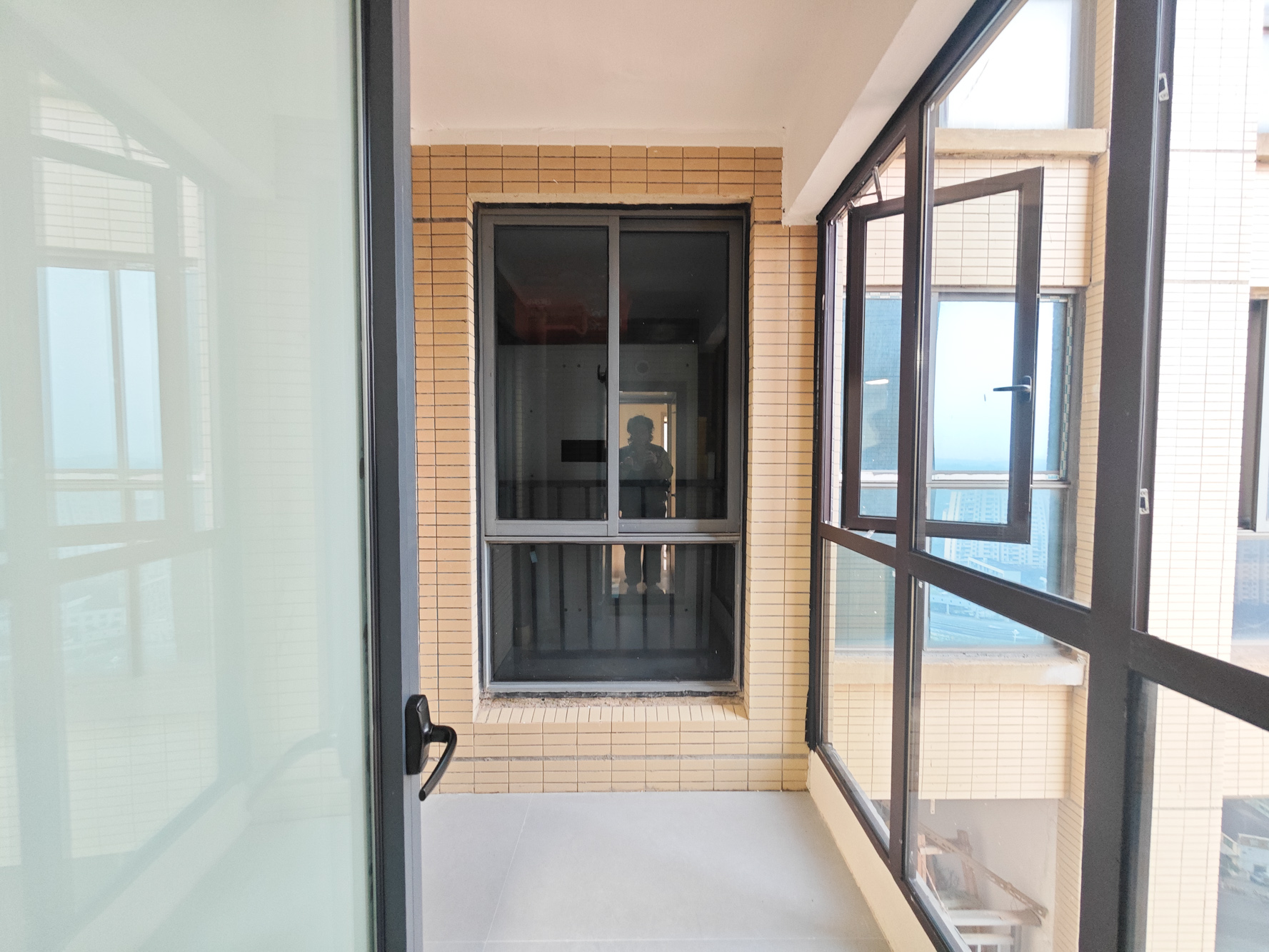 碧桂园南城首府(东宸林海) 3室2厅1卫 96.8万 碧桂园南城首府(东宸林海) 3室2厅1卫 96.8万阳台