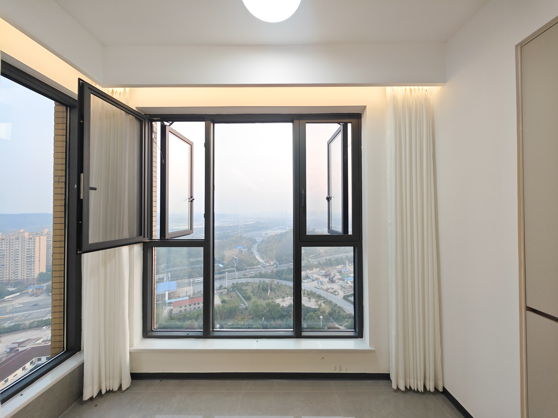 碧桂园南城首府(东宸林海) 3室2厅1卫 96.8万 碧桂园南城首府(东宸林海) 3室2厅1卫 96.8万阳台