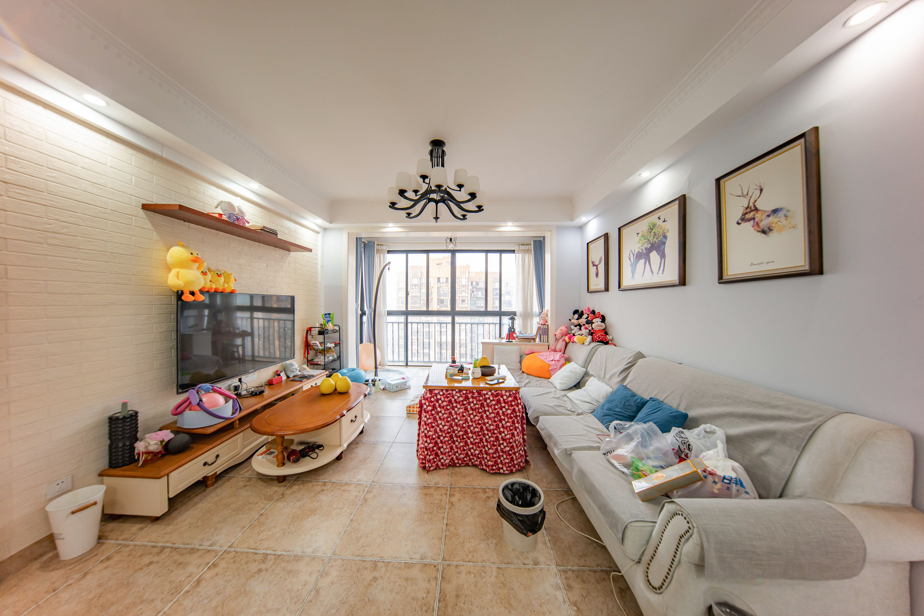 金鼎公园尚  3室2厅2卫    95.0万客厅