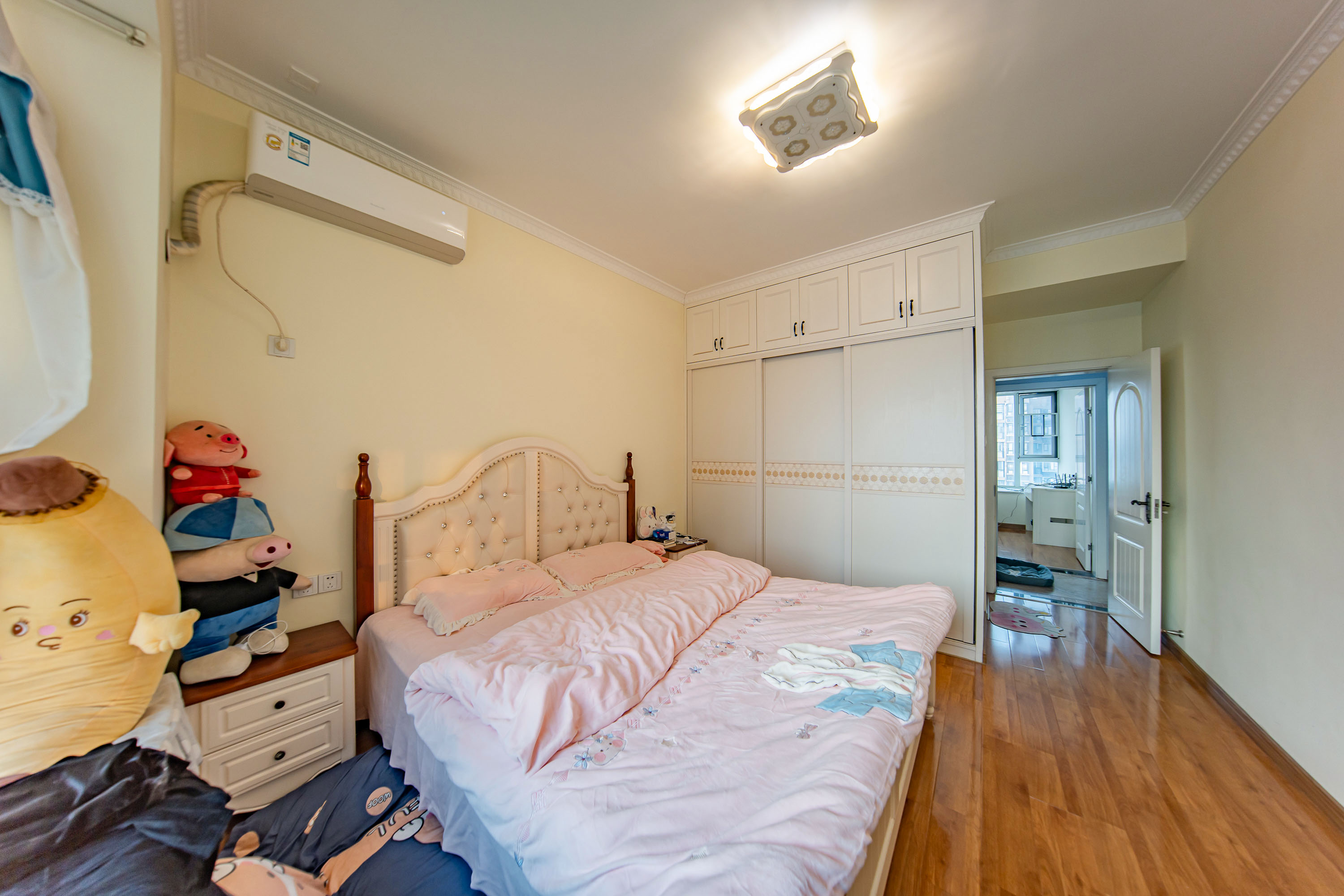 金鼎公园尚  3室2厅2卫    95.0万卧室