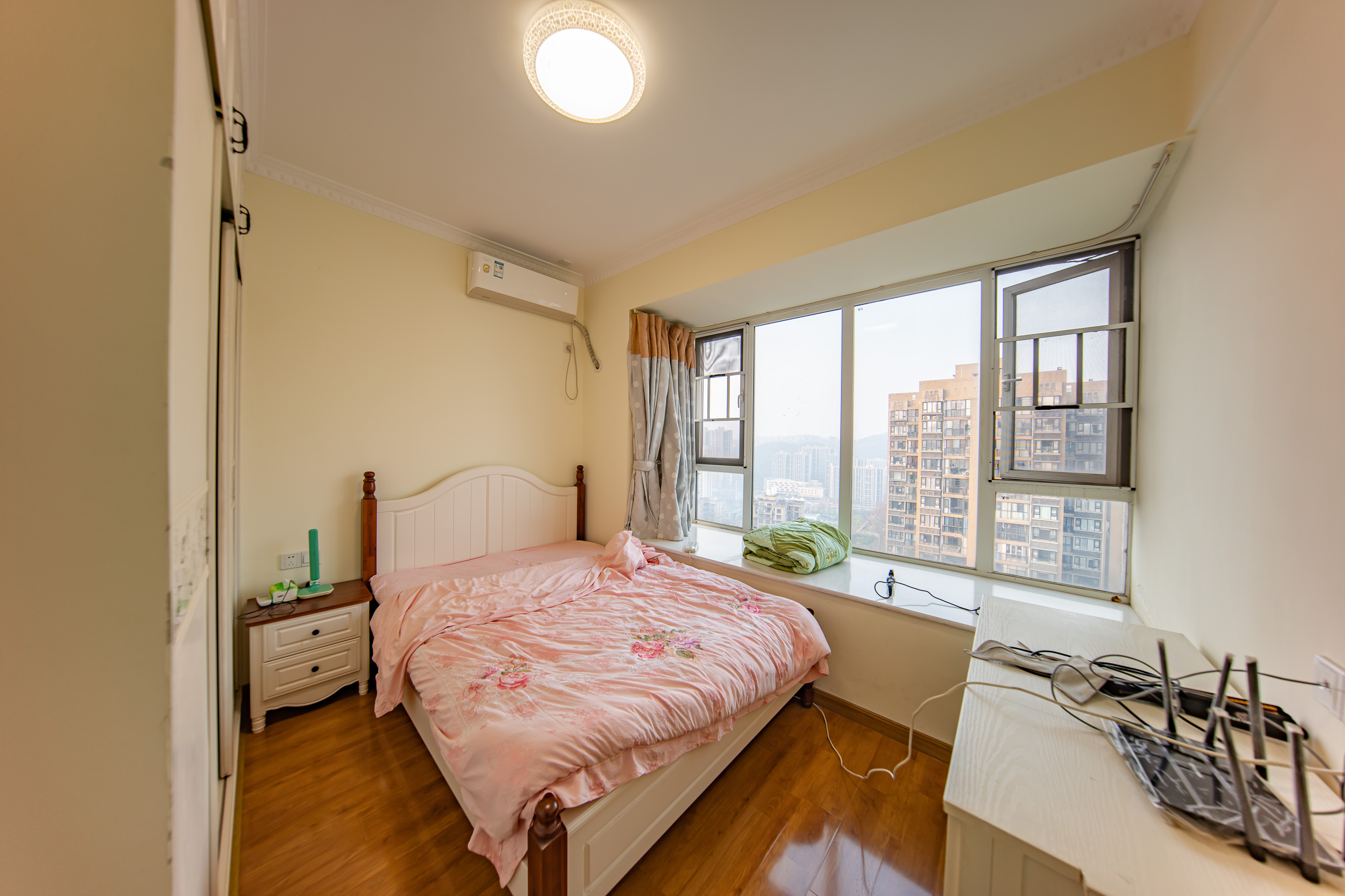 金鼎公园尚  3室2厅2卫    95.0万卧室