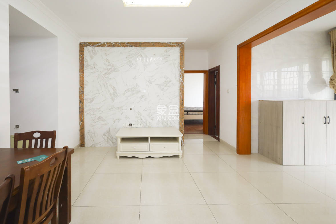 秀峰景园(领秀峰) 2室1厅1卫 53.8万 秀峰景园(领秀峰) 2室1厅1卫 53.8万客厅