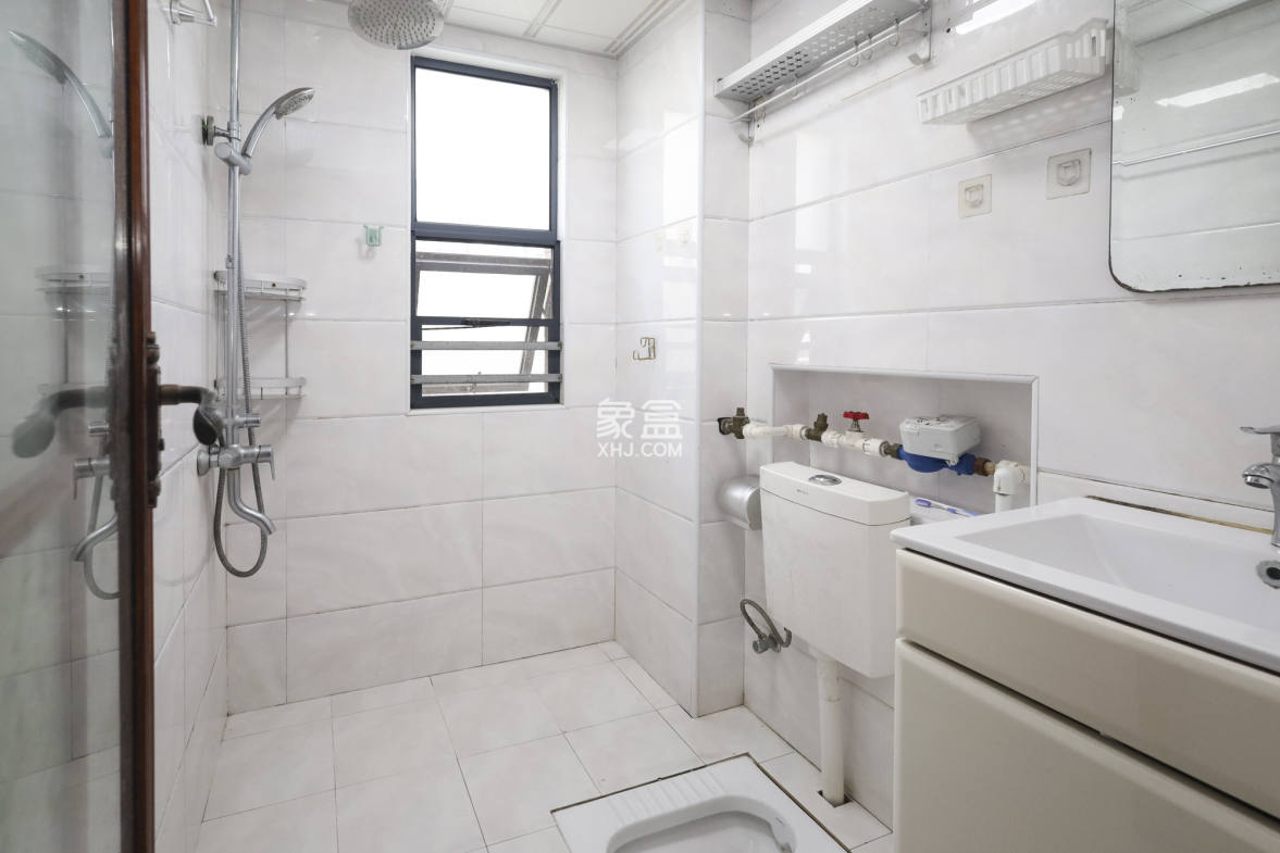 秀峰景园(领秀峰) 2室1厅1卫 53.8万 秀峰景园(领秀峰) 2室1厅1卫 53.8万卫生间