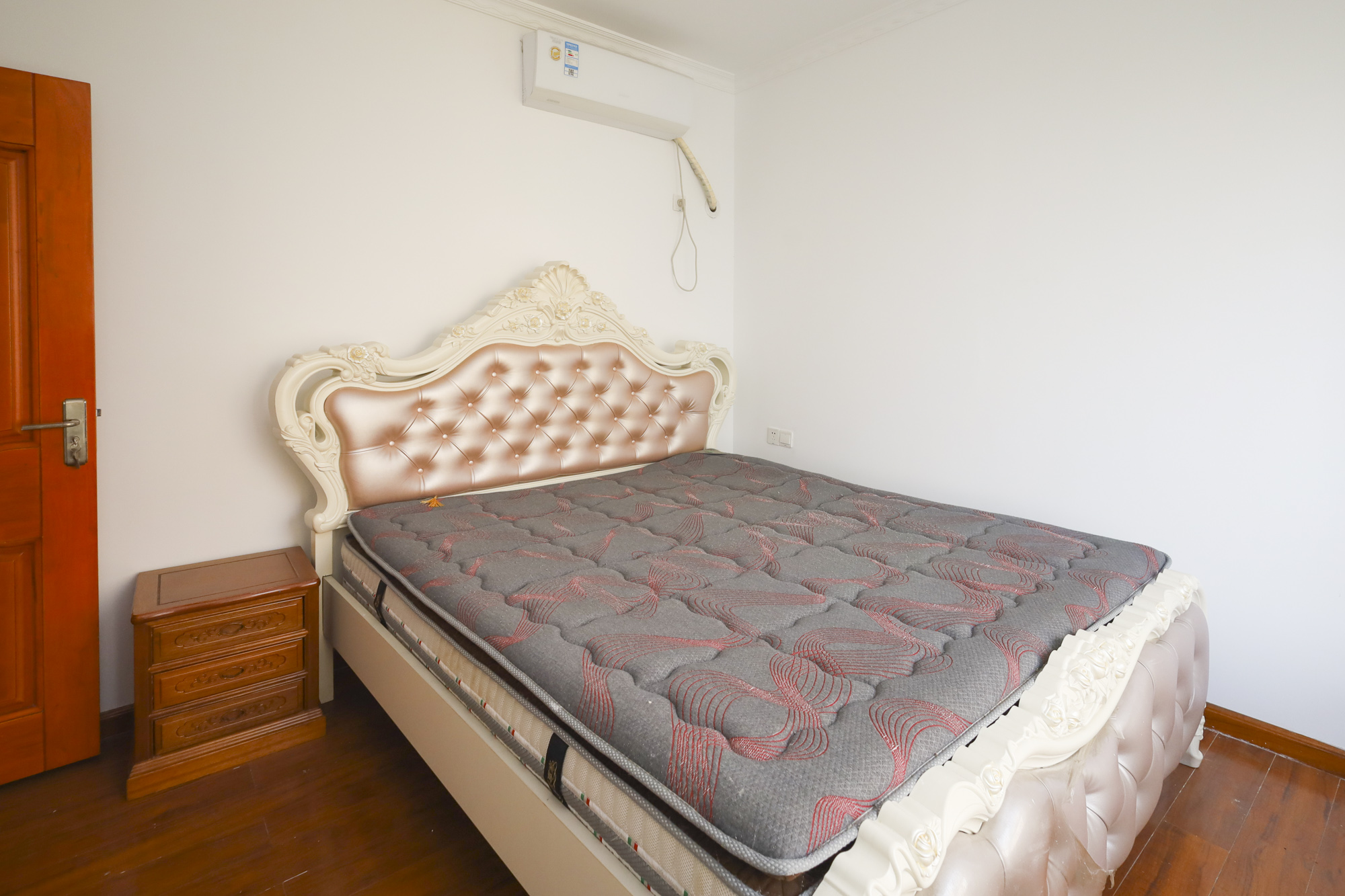 秀峰景园(领秀峰) 2室1厅1卫 53.8万 秀峰景园(领秀峰) 2室1厅1卫 53.8万卧室