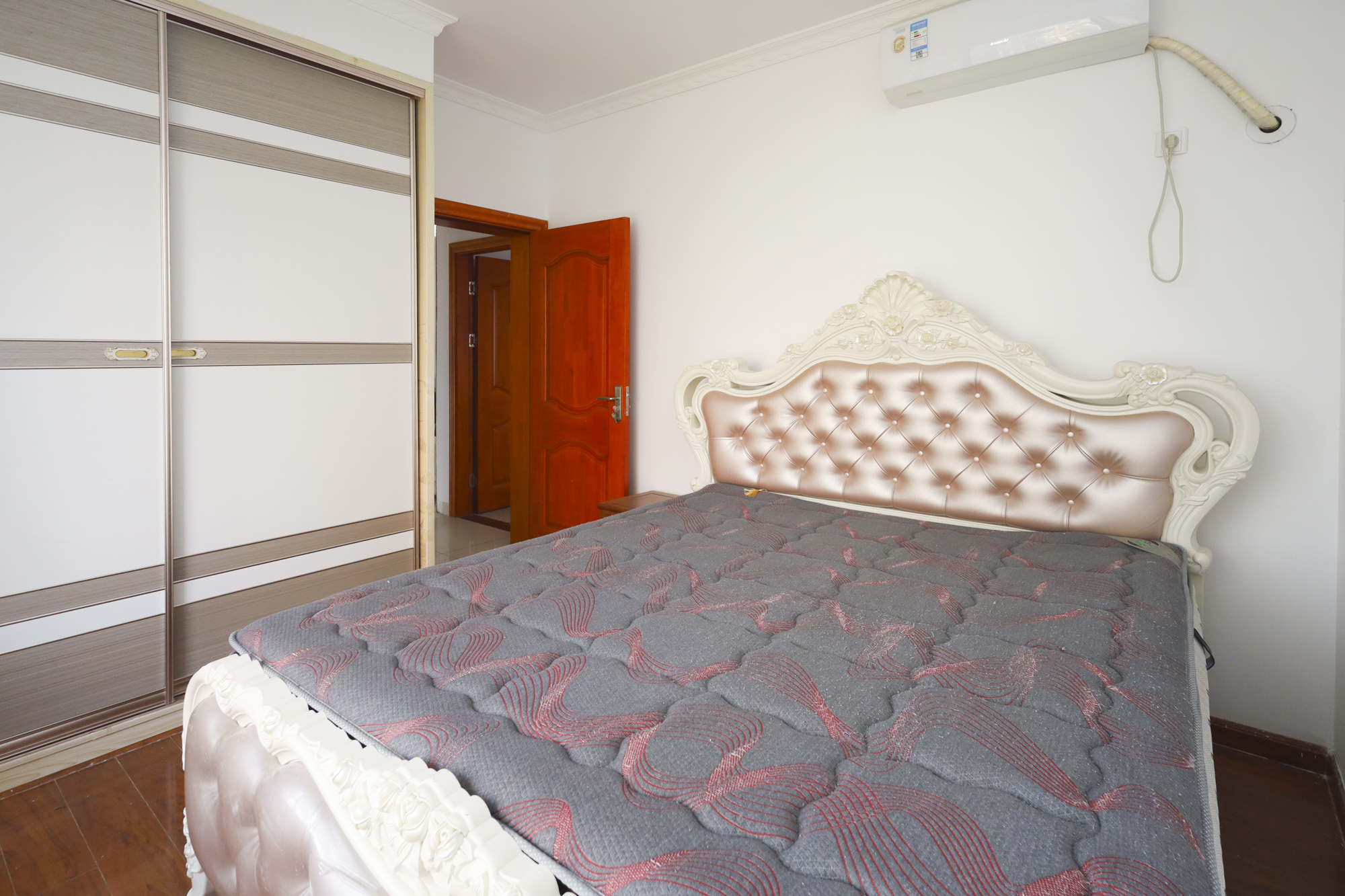 秀峰景园(领秀峰) 2室1厅1卫 53.8万 秀峰景园(领秀峰) 2室1厅1卫 53.8万卧室