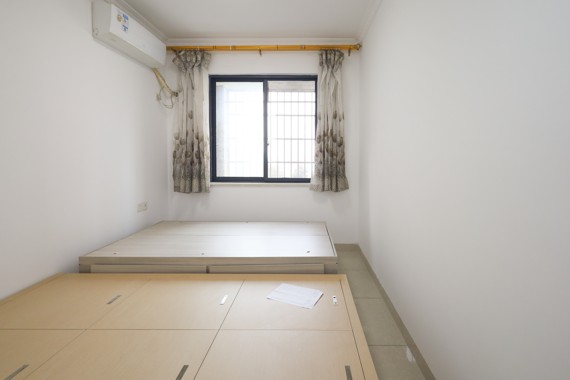 秀峰景园(领秀峰) 2室1厅1卫 53.8万 秀峰景园(领秀峰) 2室1厅1卫 53.8万卧室