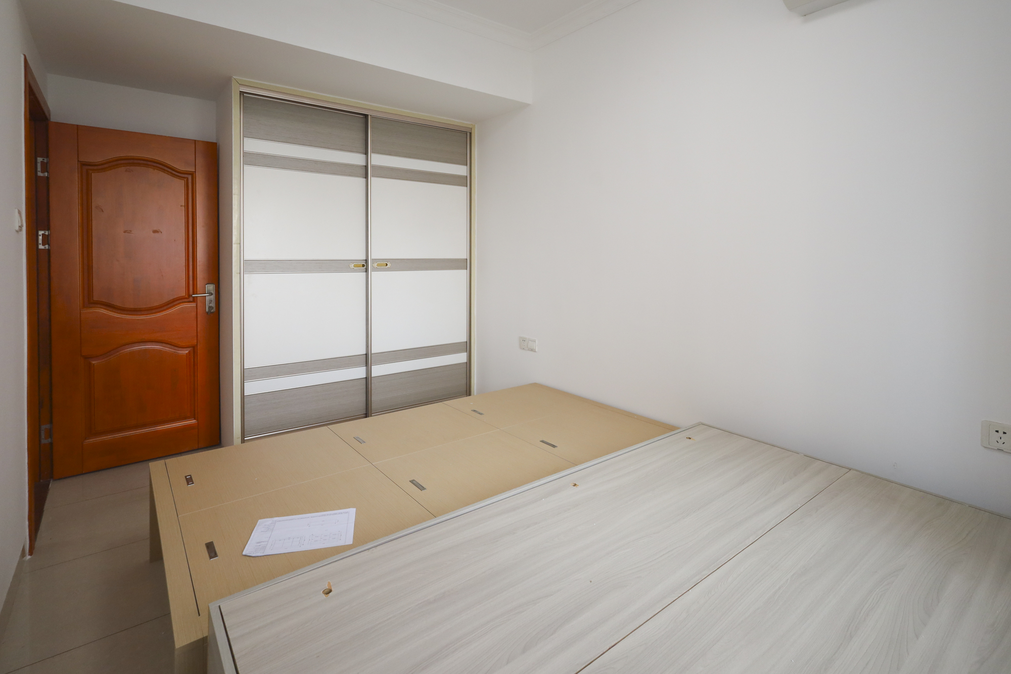 秀峰景园(领秀峰) 2室1厅1卫 53.8万 秀峰景园(领秀峰) 2室1厅1卫 53.8万卧室